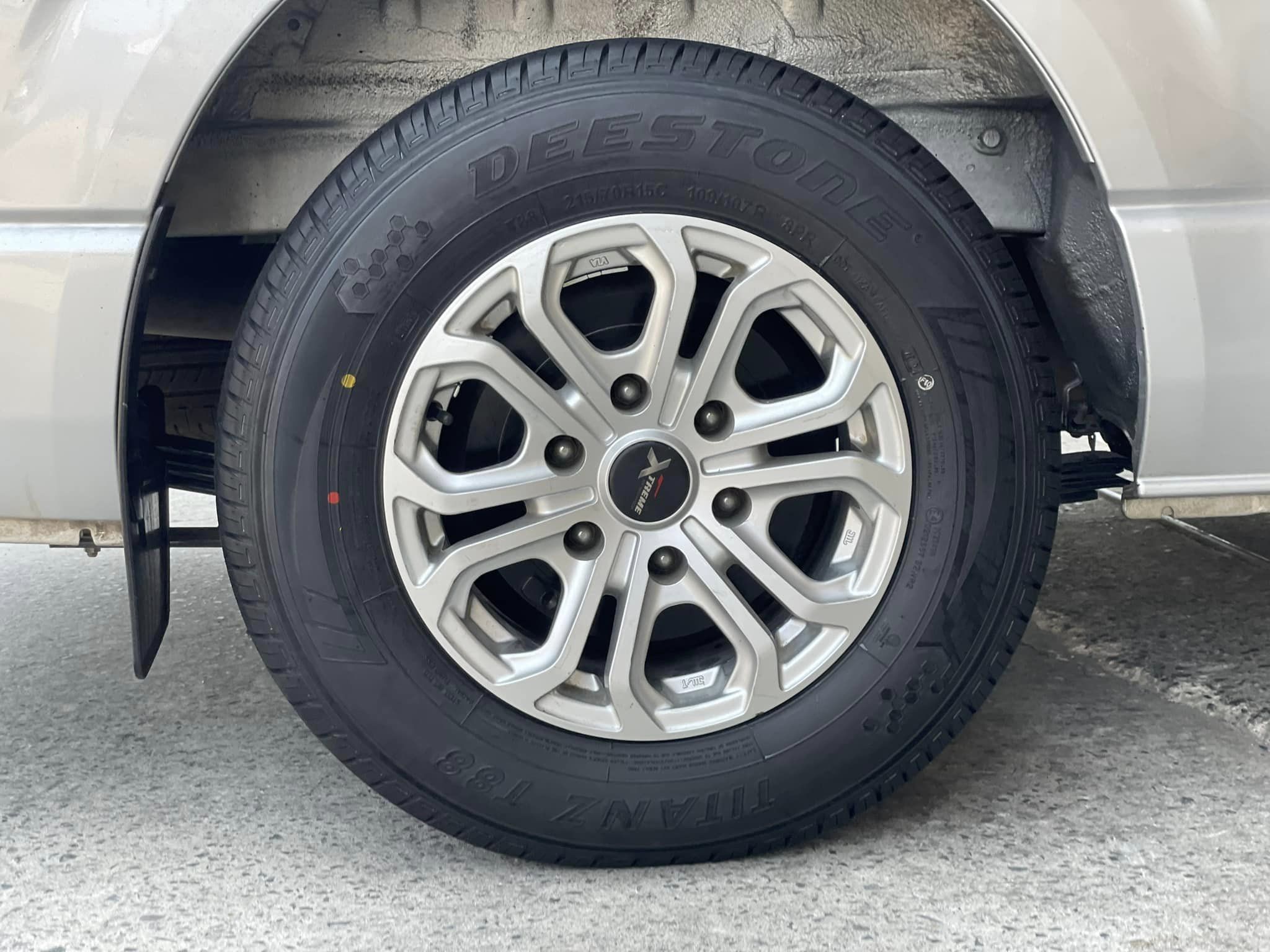 🚘 #TOYOTA_COMMUTER🛞ติดตั้งยางดีสโตน #DEESTONE_T88_215/70R15❗️❗️