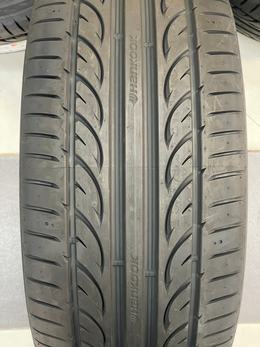 ยางHANKOOK รุ่น VENTUS V12 *evo 2 255/35R19 ยางใหม่ปี2024