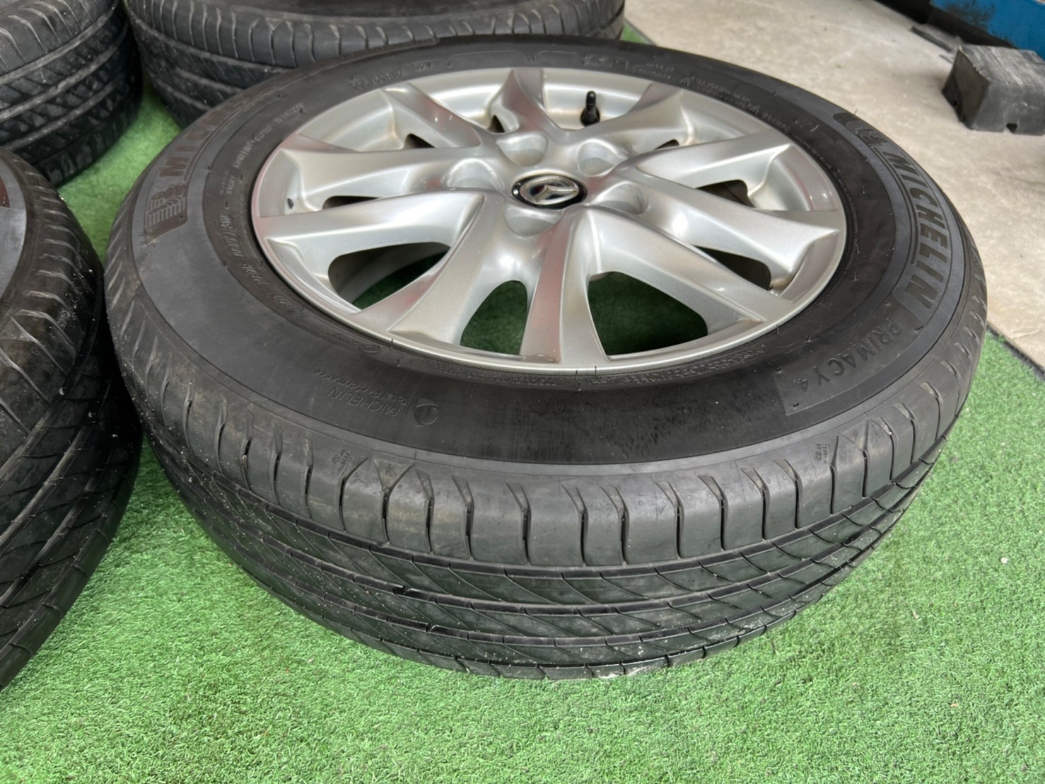 ล้อ Mazda3 5x114 พร้อมยาง Michelin Primacy4 ปี18 ขนาด 205/60R16