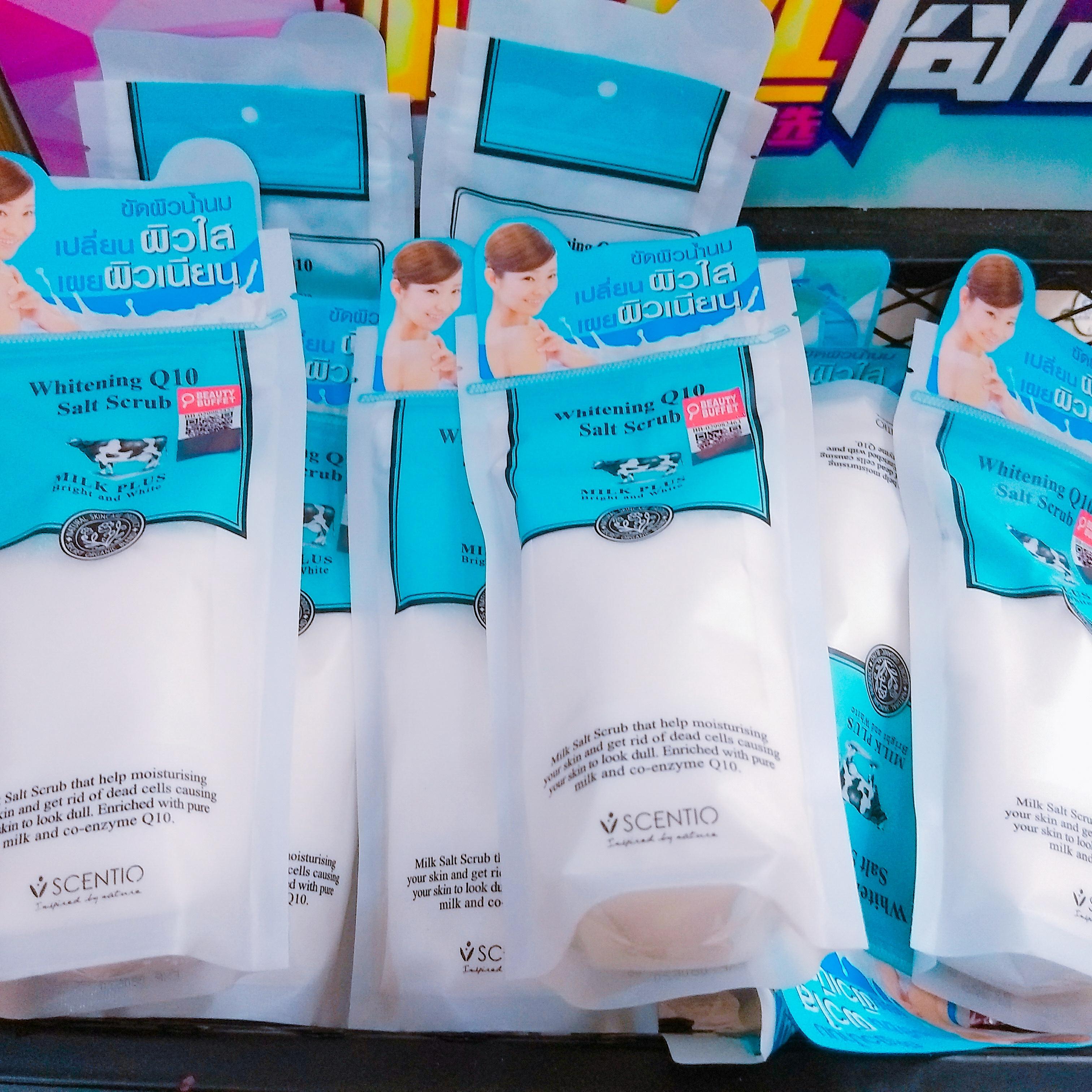 SCENTIO MILK PLUS WHITENING Q10 SALT SCRUB ผลิตภัณฑ์ขัดและบำรุงผิวกายเกลือสปาน้ำนมขัดผิว