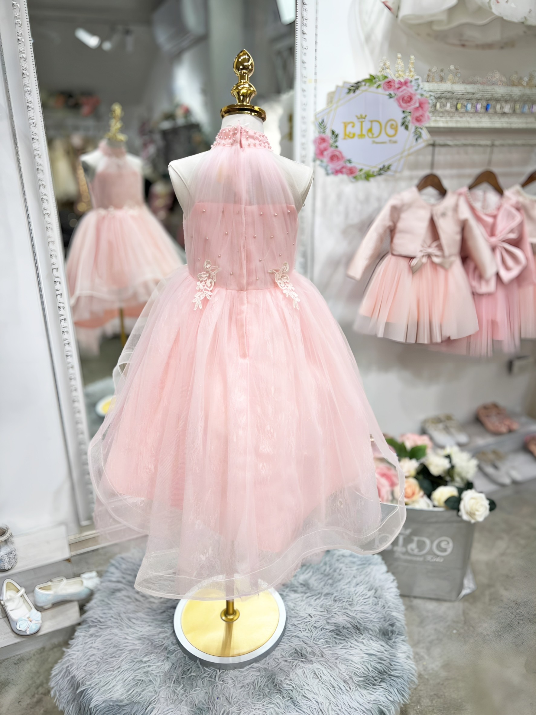 sชุดราตรีเด็ก(หน้าร้านอยู่รัชดา ลองได้ถ่ายรูปจากชุดจริง)W18615สีชมพู สีฟ้า คอติด แขนสั้น หน้าสั้นหลังยาว