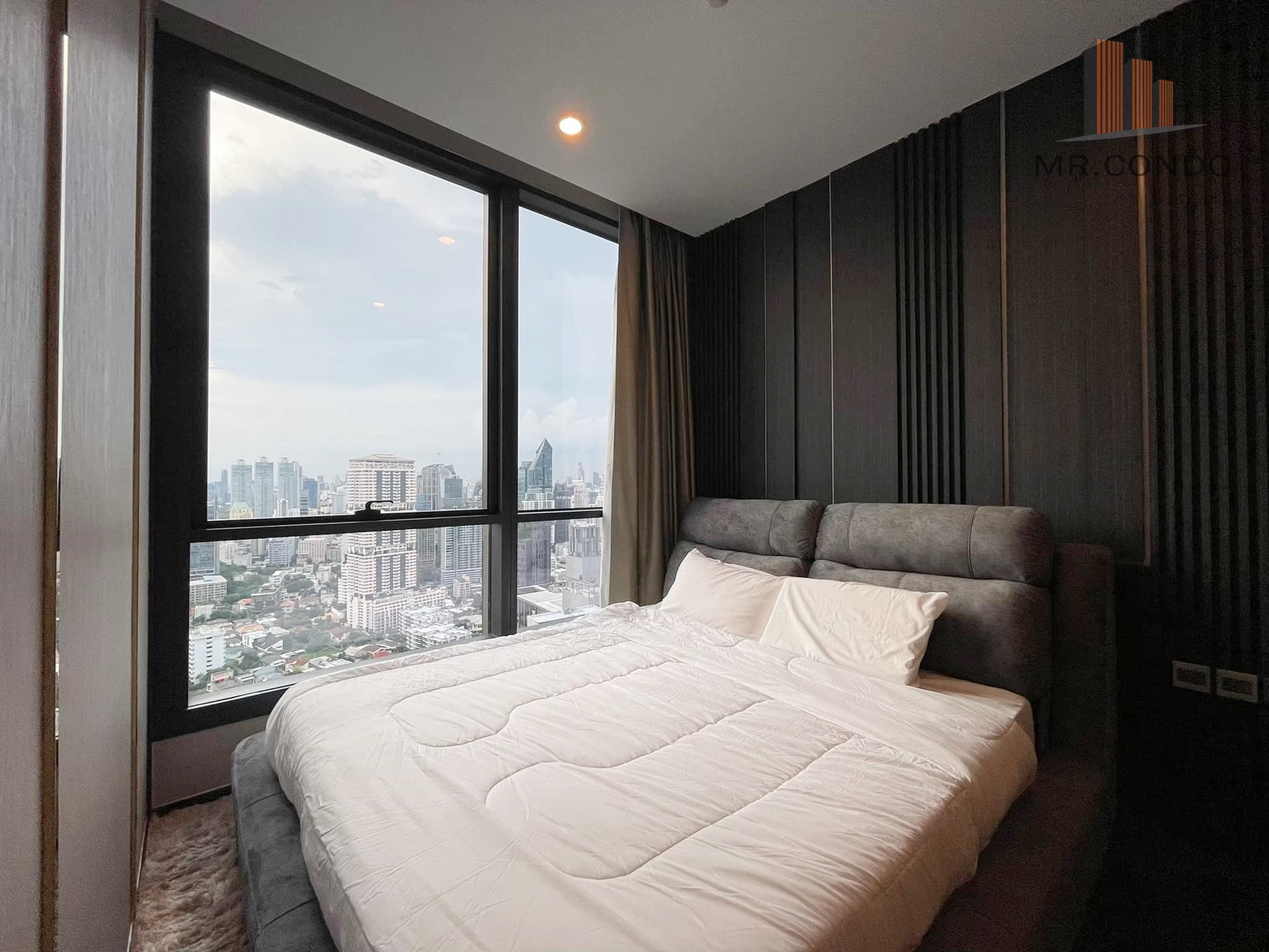 *FOR RENT* The ESSE Sukhumvit36 Perfect decoration and Ultimate living close BTS Thonglor