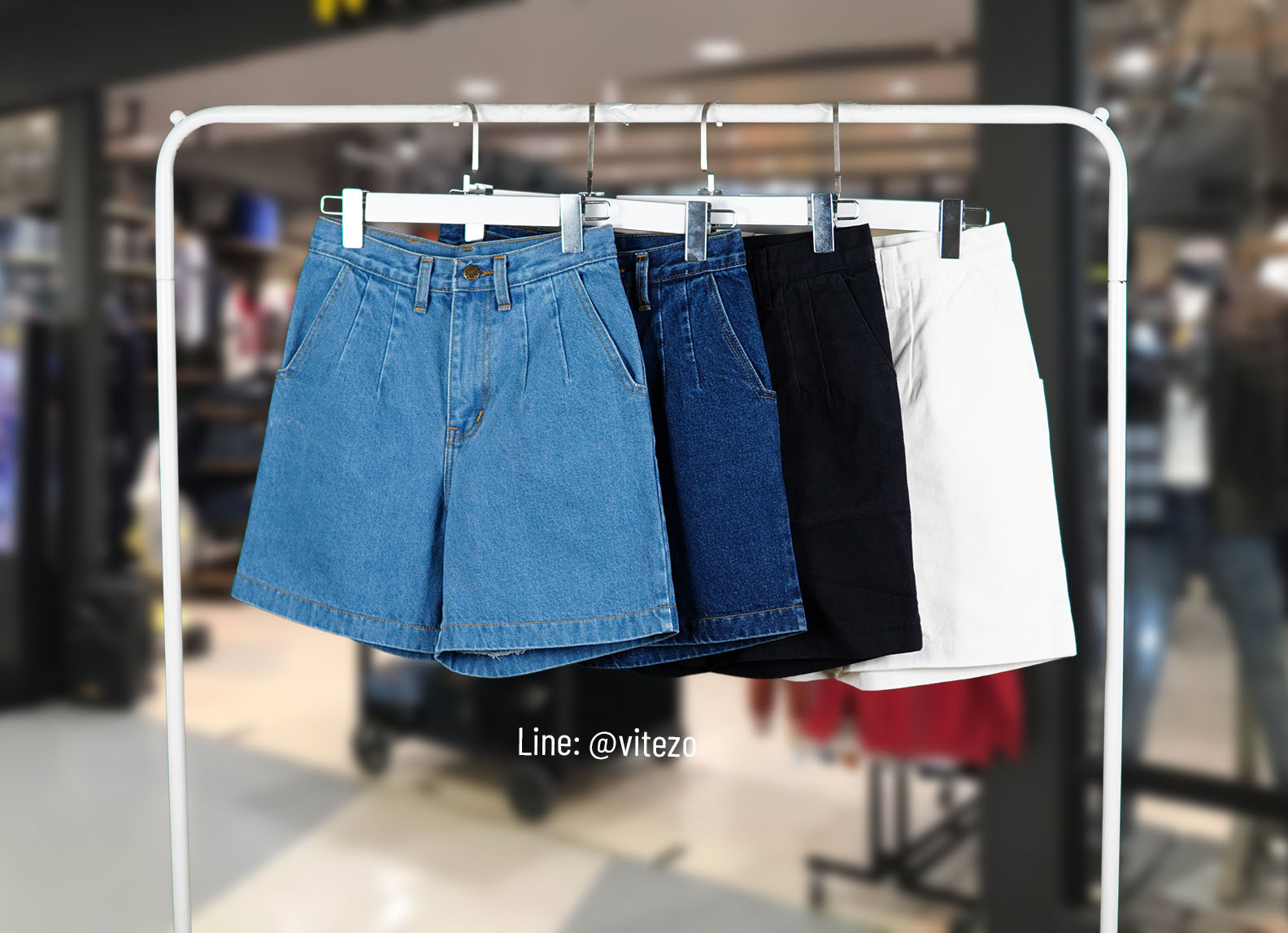 กางเกงยีนส์ขาสั้นเอวสูง แต่จีบหน้าให้ดูมีเอว สวยมาก ขากว้างใส่สบาย เก็บพุงอย่างเนียน สาว ๆ ใส่แล้วทรงสวย น่ารัก