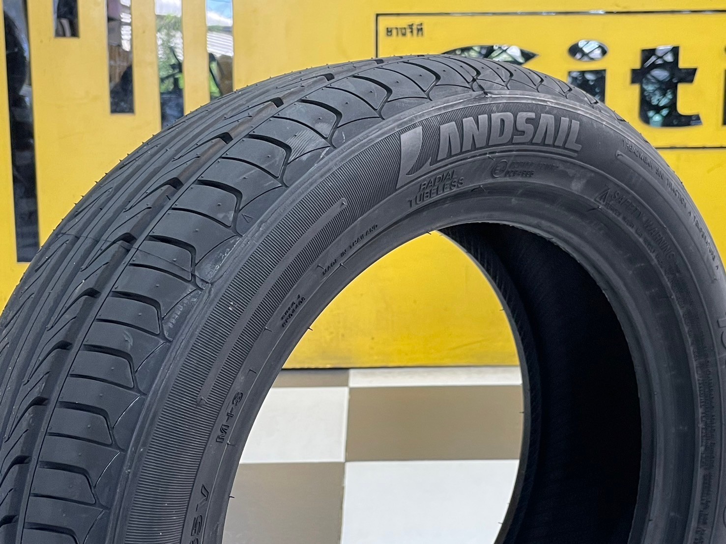 ยางแลนด์เซล Landsail_LS388 195/55R15 ยางใหม่ปี2024 Made in thailand ยางไทย นุ่ม เงียบ เกาะถนน รีดน้ำดี ราคาคุ้มค่า