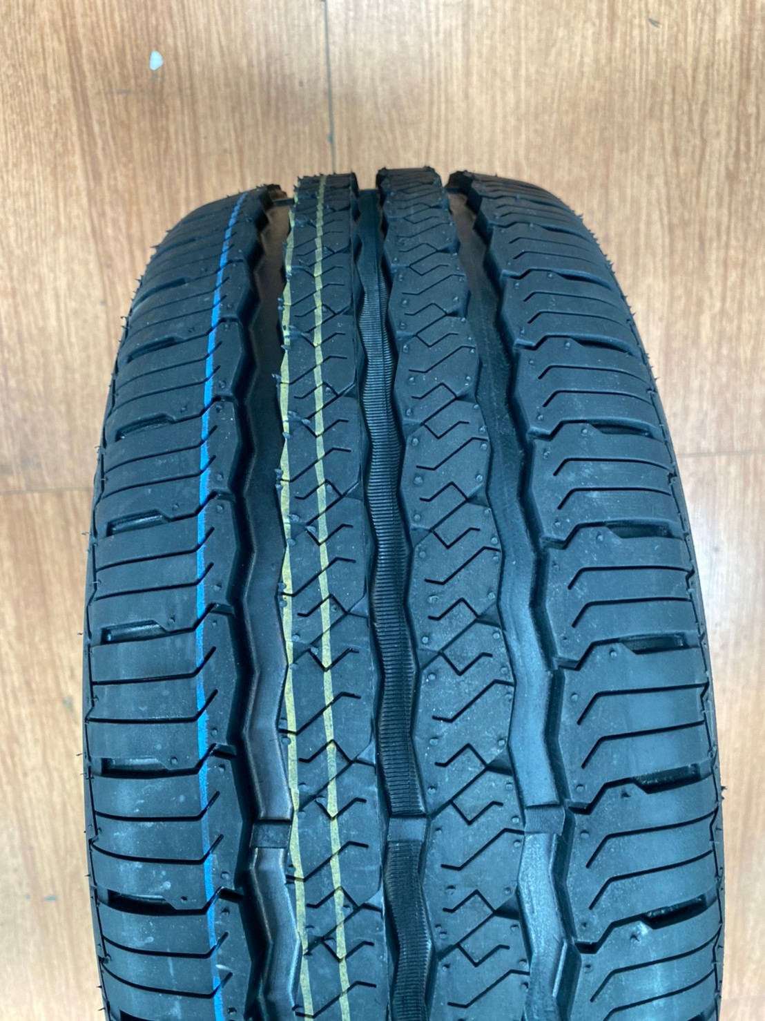 ยางใหม่ขอบ13 ยางแก้มเตี้ย Vee Ruber 195/50/R13 ยางใหม่ปี2020 สำหรับล้อผ่า ล้อหน้ากว้าง ล้อซิ่ง