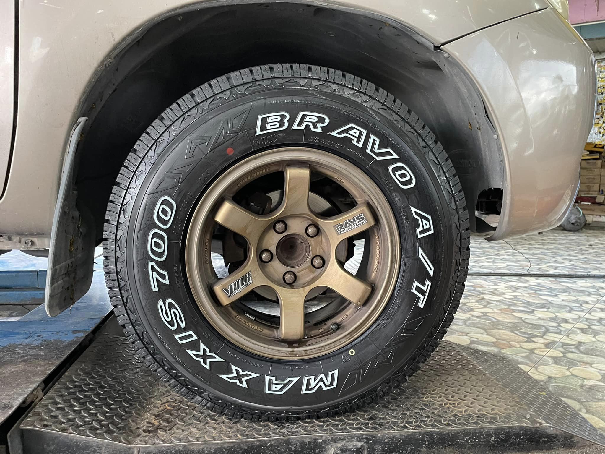 #ยางสายลุย หล่อดุดัน เปลี่ยนยาง #TOYOTA_VIGO❤️ #MAXXIS_AT700_235/75R15