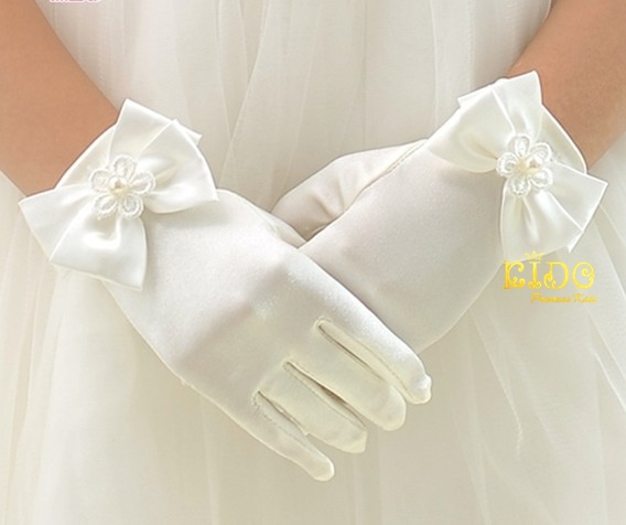 ถุงมือเด็ก(มีหน้าร้านอยู่รัชดา)GS015 สีครีม ตกแต่งข้อมือด้วยโบว์