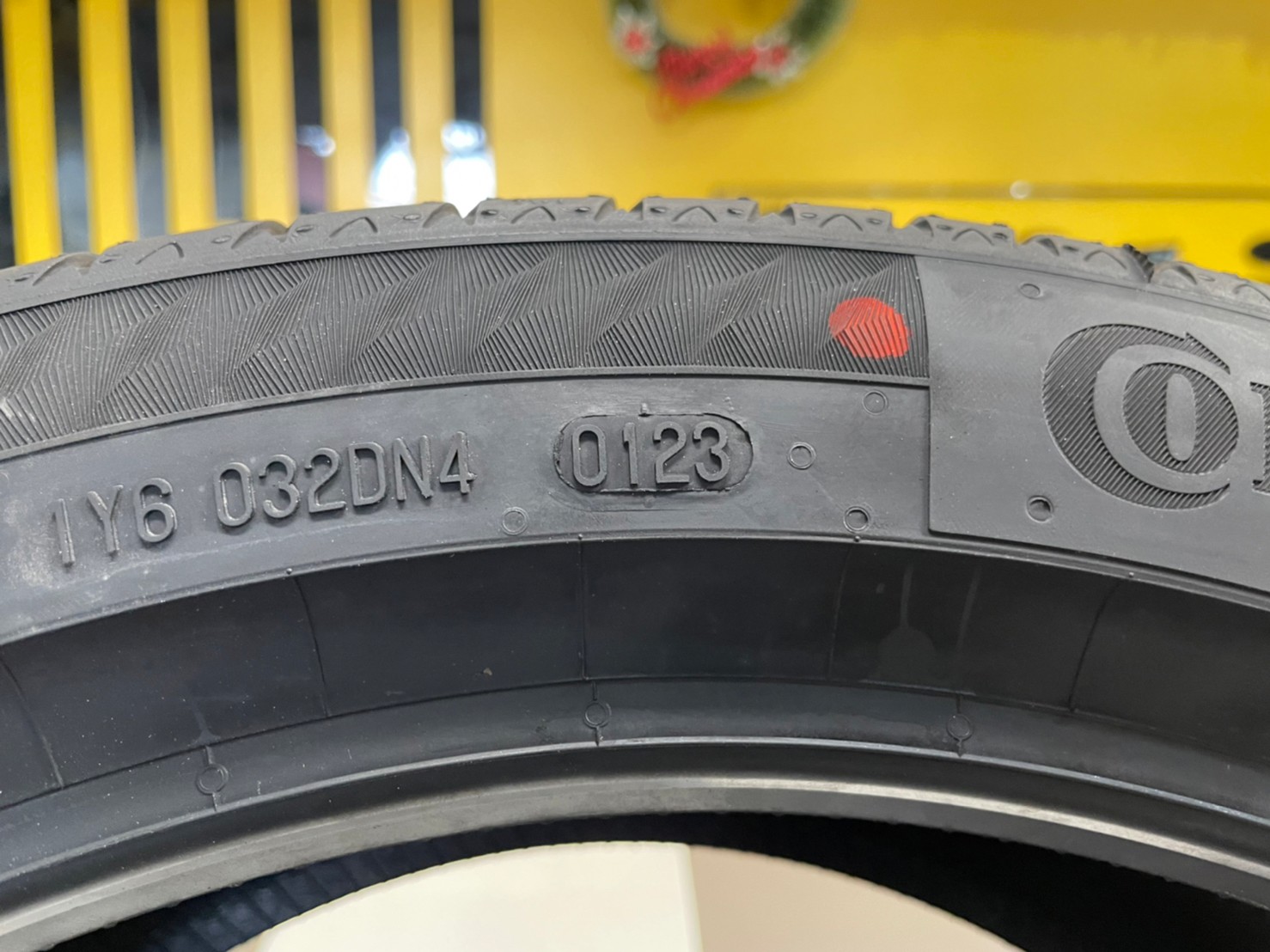 ยางใหม่ คอนตินเนนทอล 215/45R17 Continental UltraContact UC7 ยางใหม่ปี2023