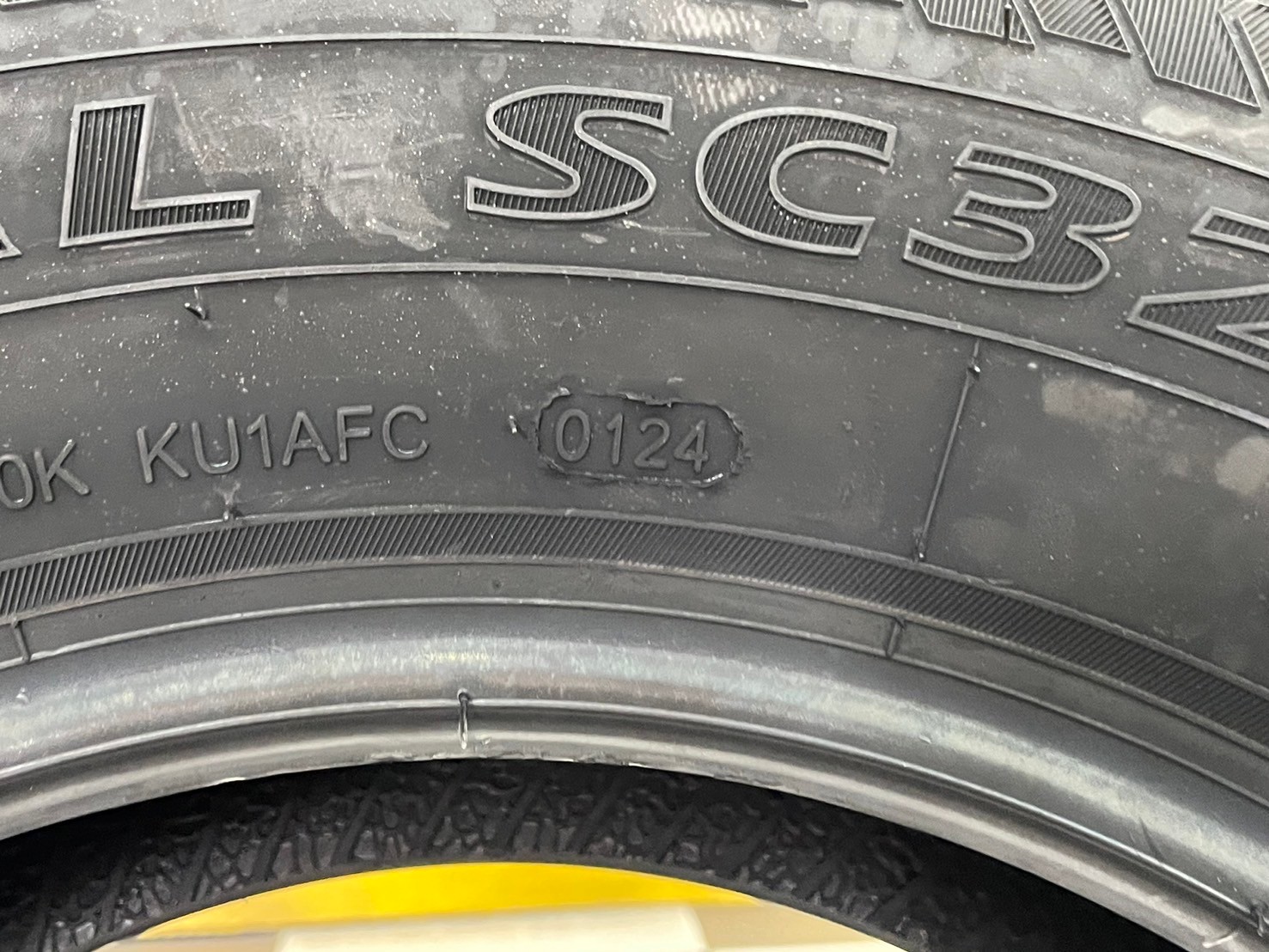 ยางใหม่ GOODRIDE SC326 215/70R15 ยางใหม่ปี2024 (ยางโปรโมชั่นสินค้ามีจำนวนจำกัด)