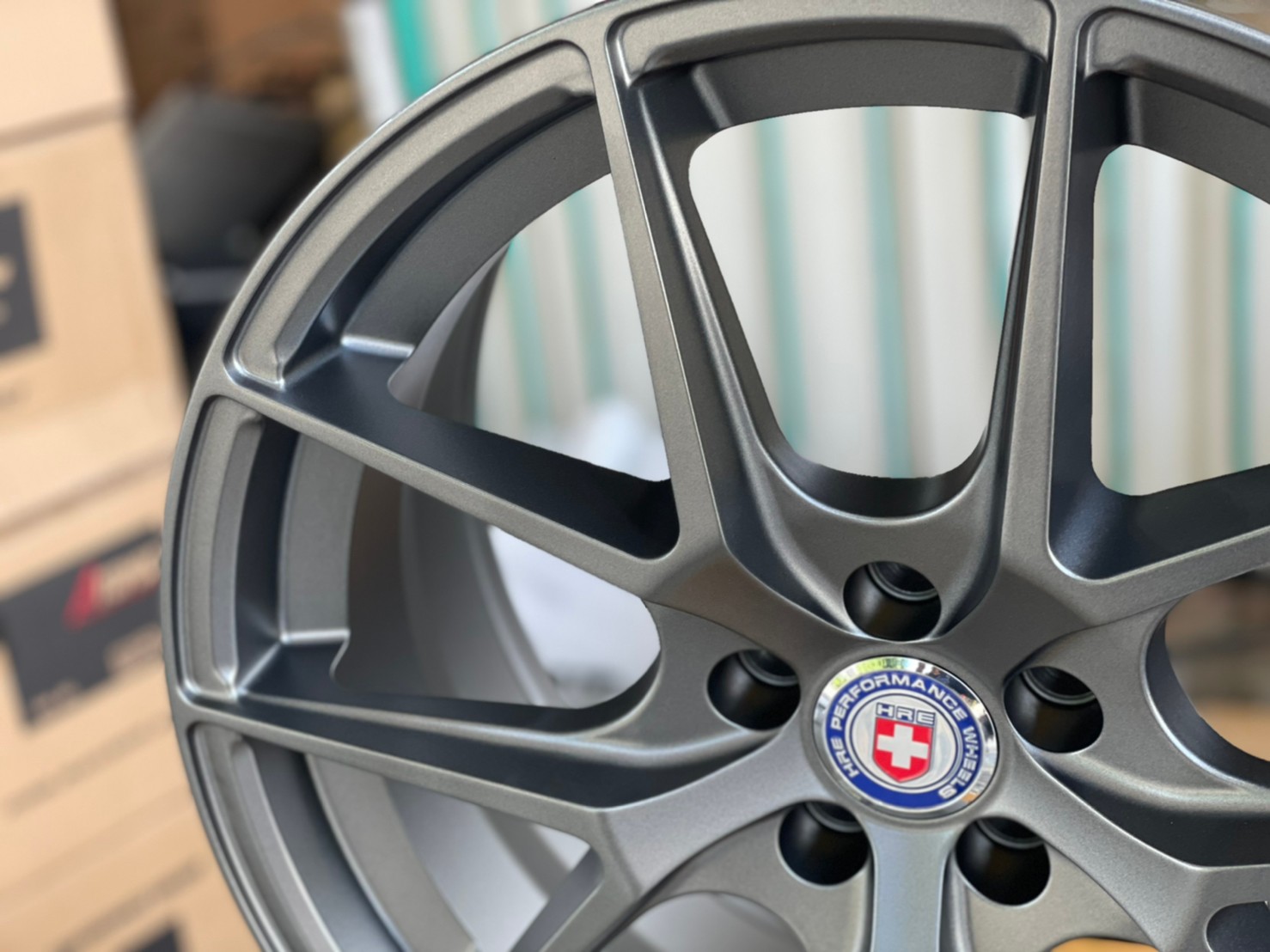 ล้อแม็กลายสวยหรู HRE SSW Model308 สีเทากัน ขอบ18 กว้าง8 5รู100