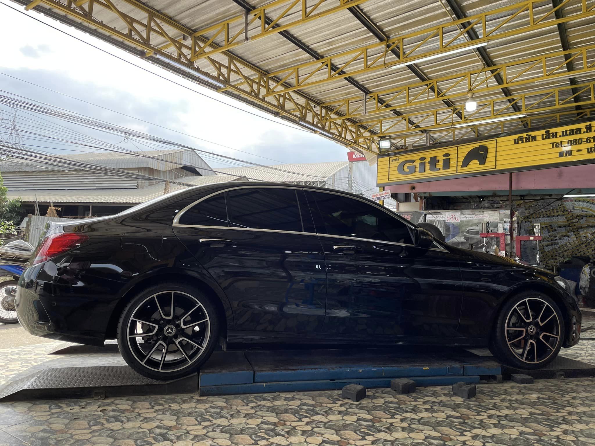 #Mercedes_Benz_C220d #ยางพรีเมียม สปอร์ตสมรรถนะการขับขี่สูง เปลี่ยนยาง #GITI_SportS2 225/40R19 #GITI_SportS2 255/35R19