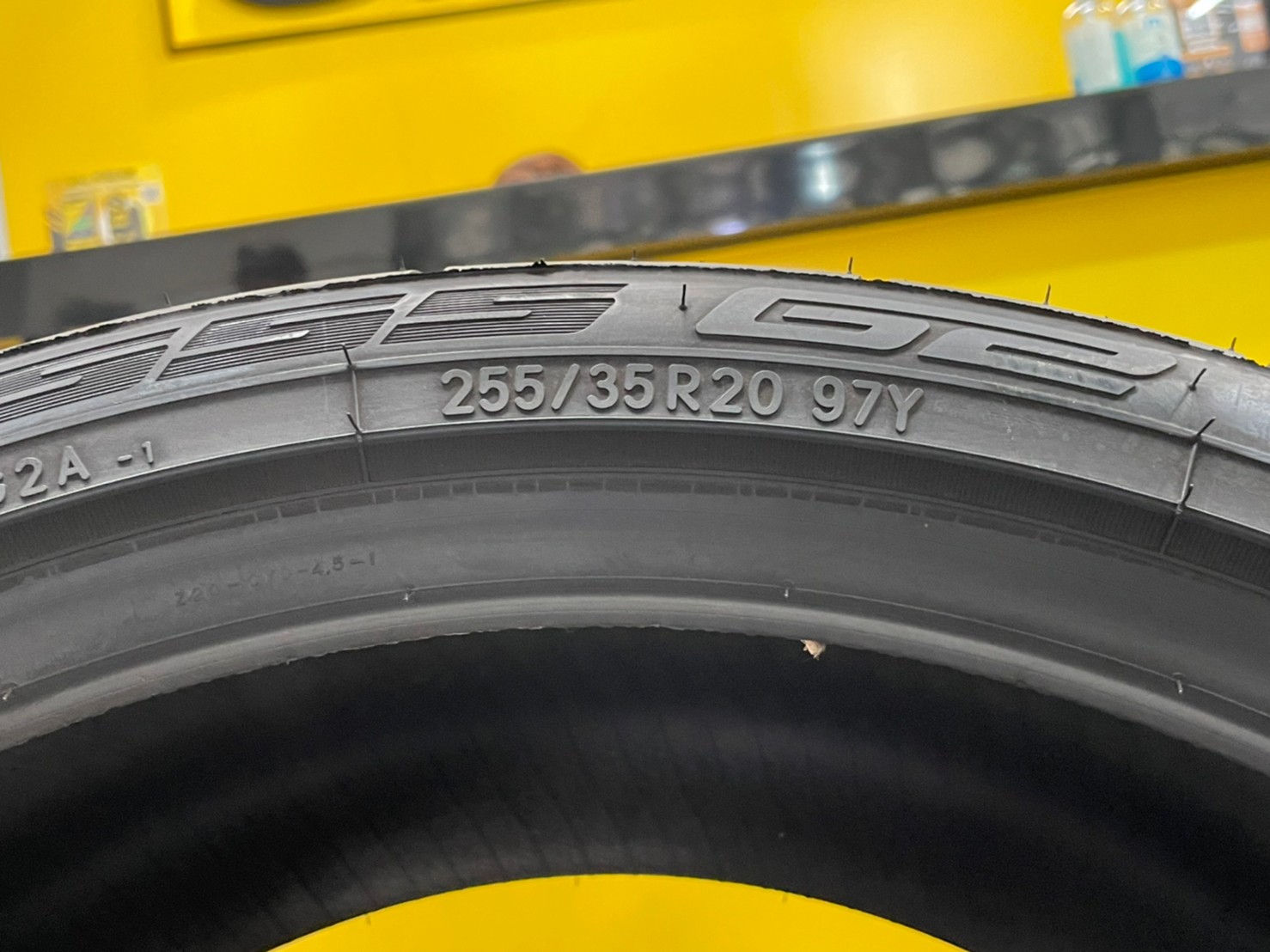 255/35R20 NITTO NT555 G2 ยางปี20 จัดส่งฟรี จุ๊บลมใหม่ฟรี (1เส้น)