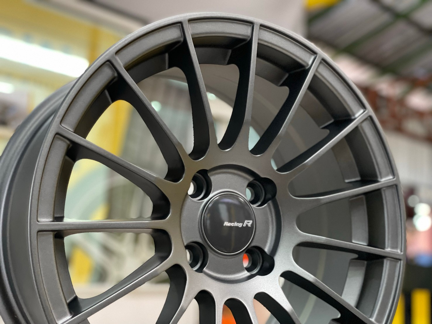 ล้อแม็กซ์ใหม่ขอบ15 RS05RR สีเทากัน กว้าง7ออฟ35 4รู100 SSW