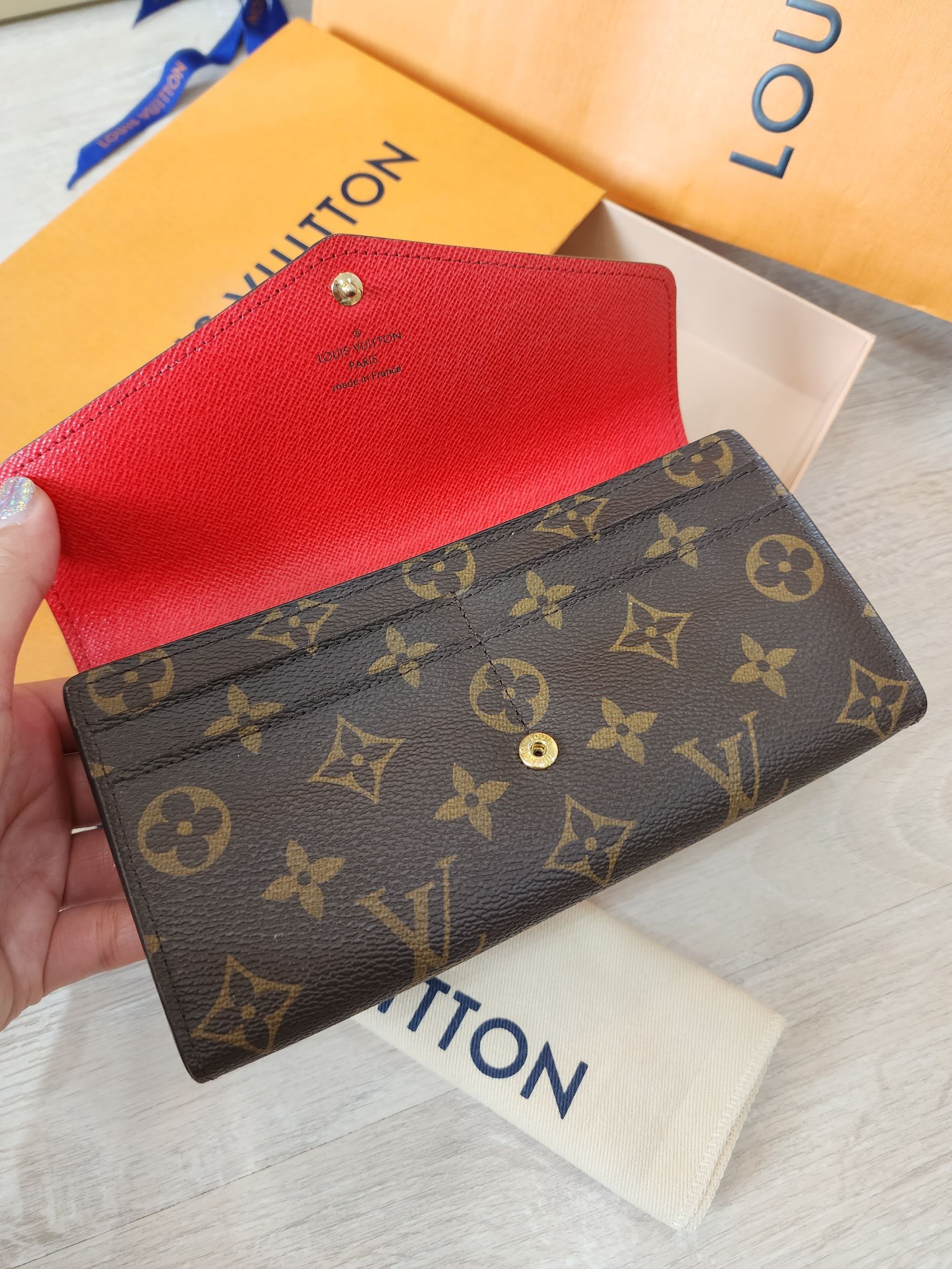 กระเป๋าสตางค์Lv sarah wallet microchip มือสอง
