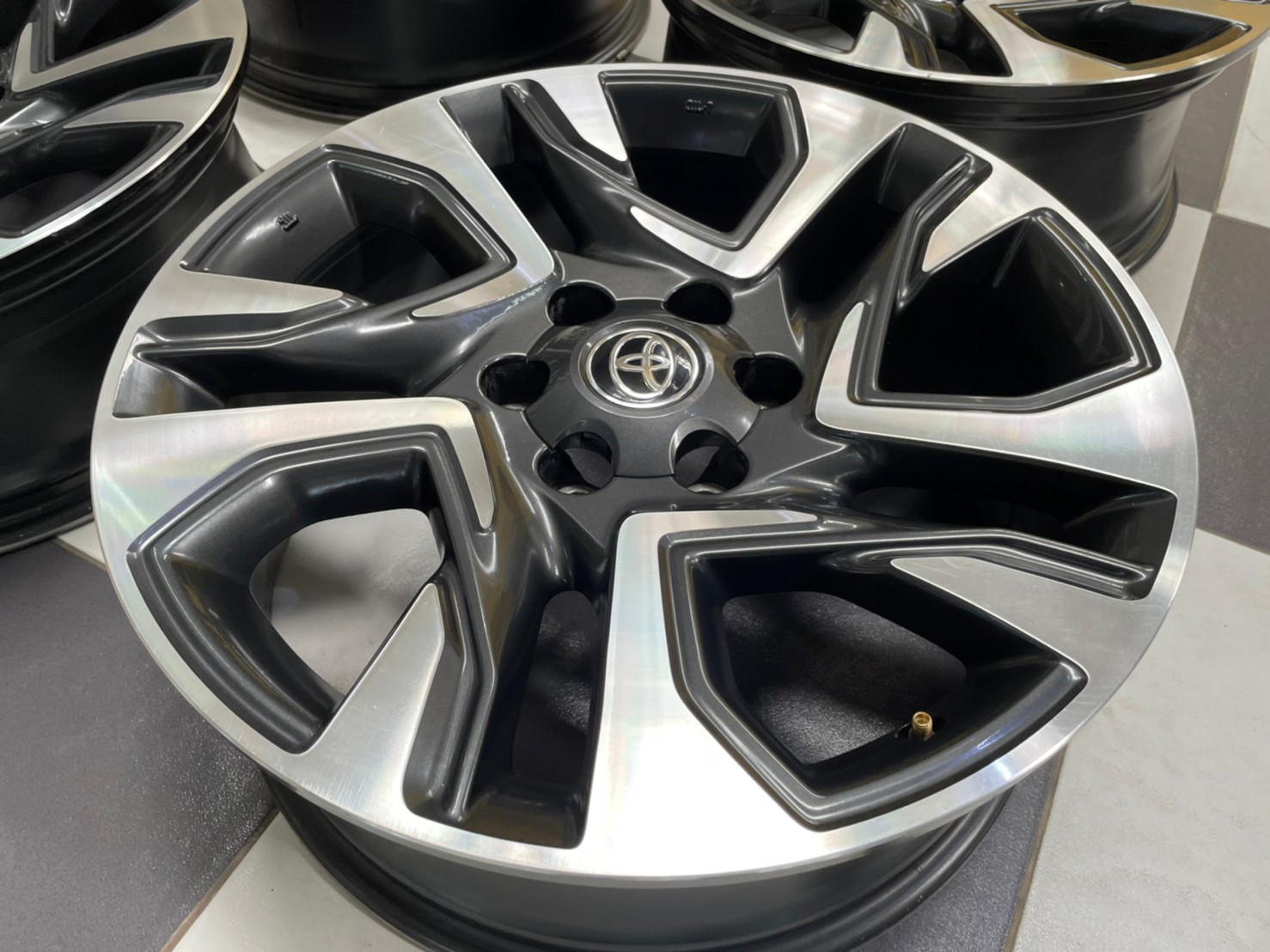 ล้อแม็กซ์ขอบ20 Toyota Fortuner Legender 6รู139 รุ่นใหม่ล่าสุด สภาพใหม่สวย