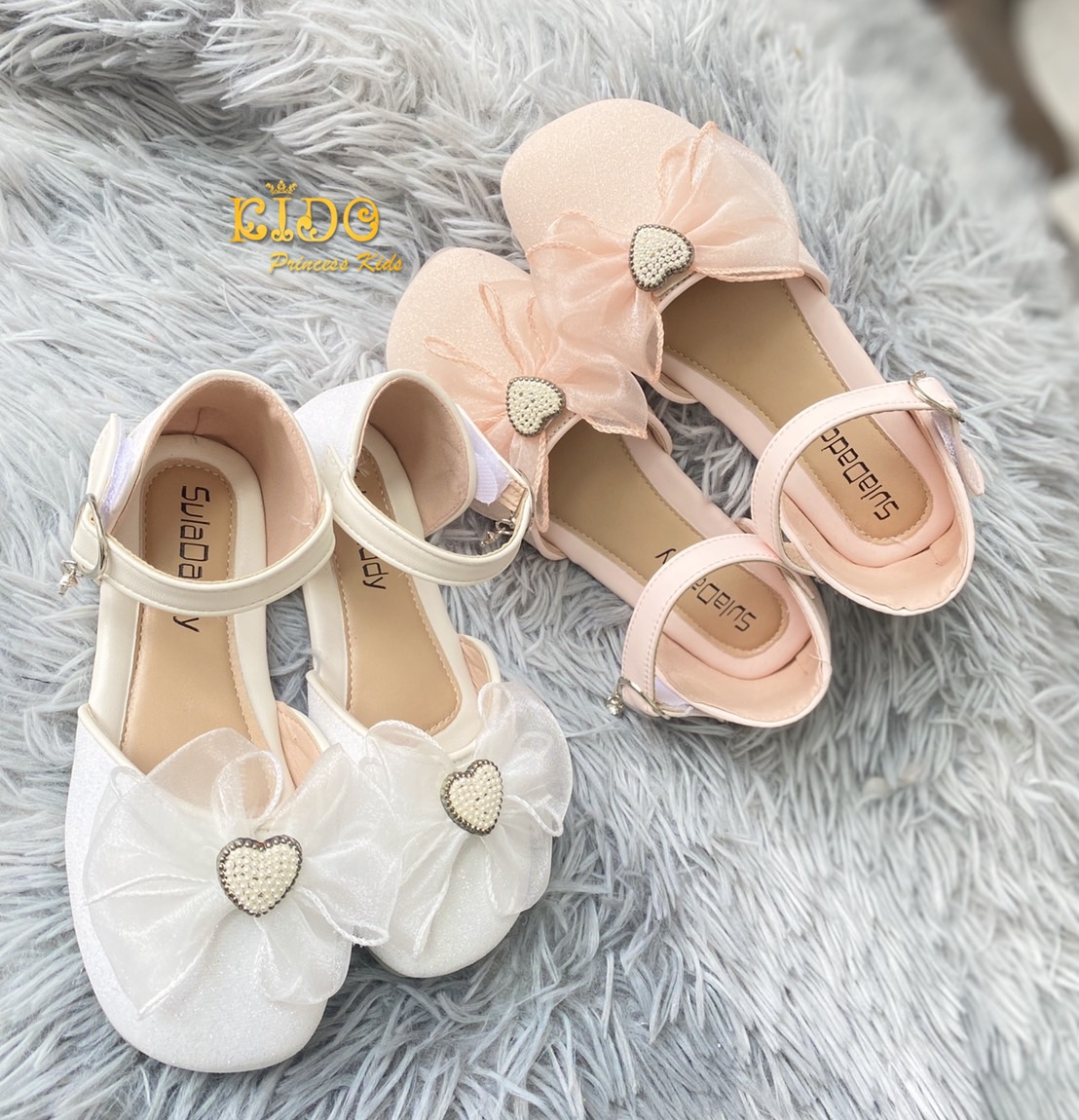 ssรองเท้าออกงานเด็ก*มีหน้าร้านอยู่รัชดา ลองได้ เปลี่ยนได้ *H076สีขาว สีโอรส เรียบวิ้งประดับโบว์ผ้าแก้ว ติดหัวใจตรงกลาง รัดข้อเท้าแต่งเพชรห้อย เปิดข้าง หวานๆน่ารัก