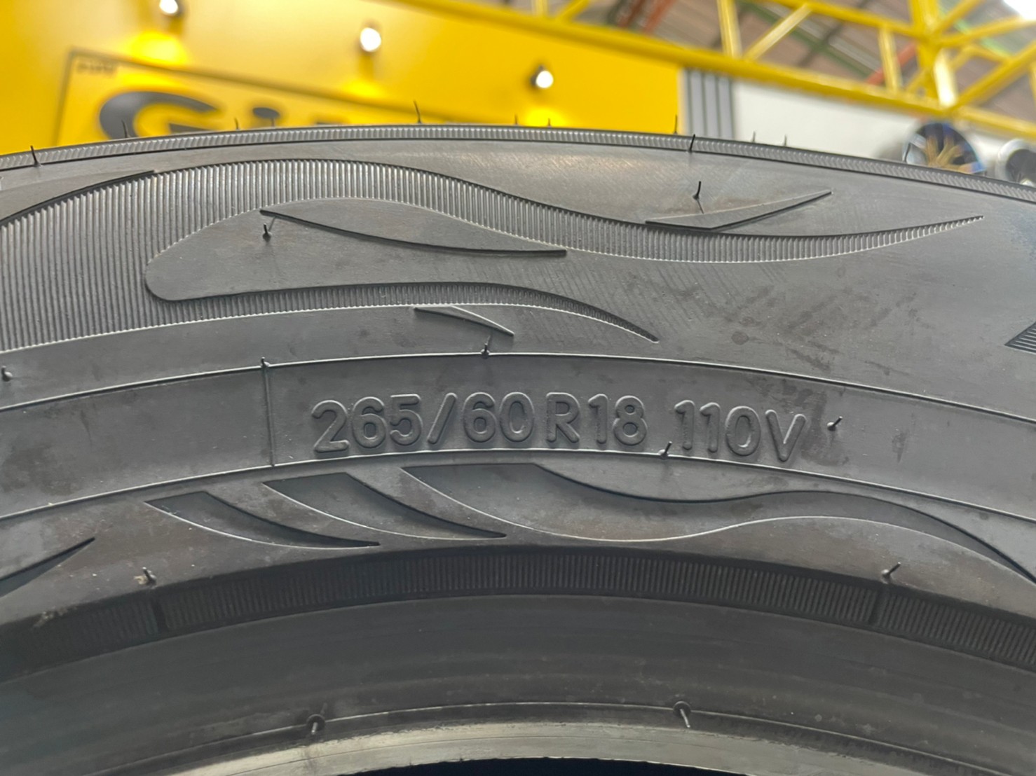 NITTO NT420SD 265/60R18 ยางลายซิ่ง สปอร์ต สมรรถนะสูง ยางใหม่ปี2021