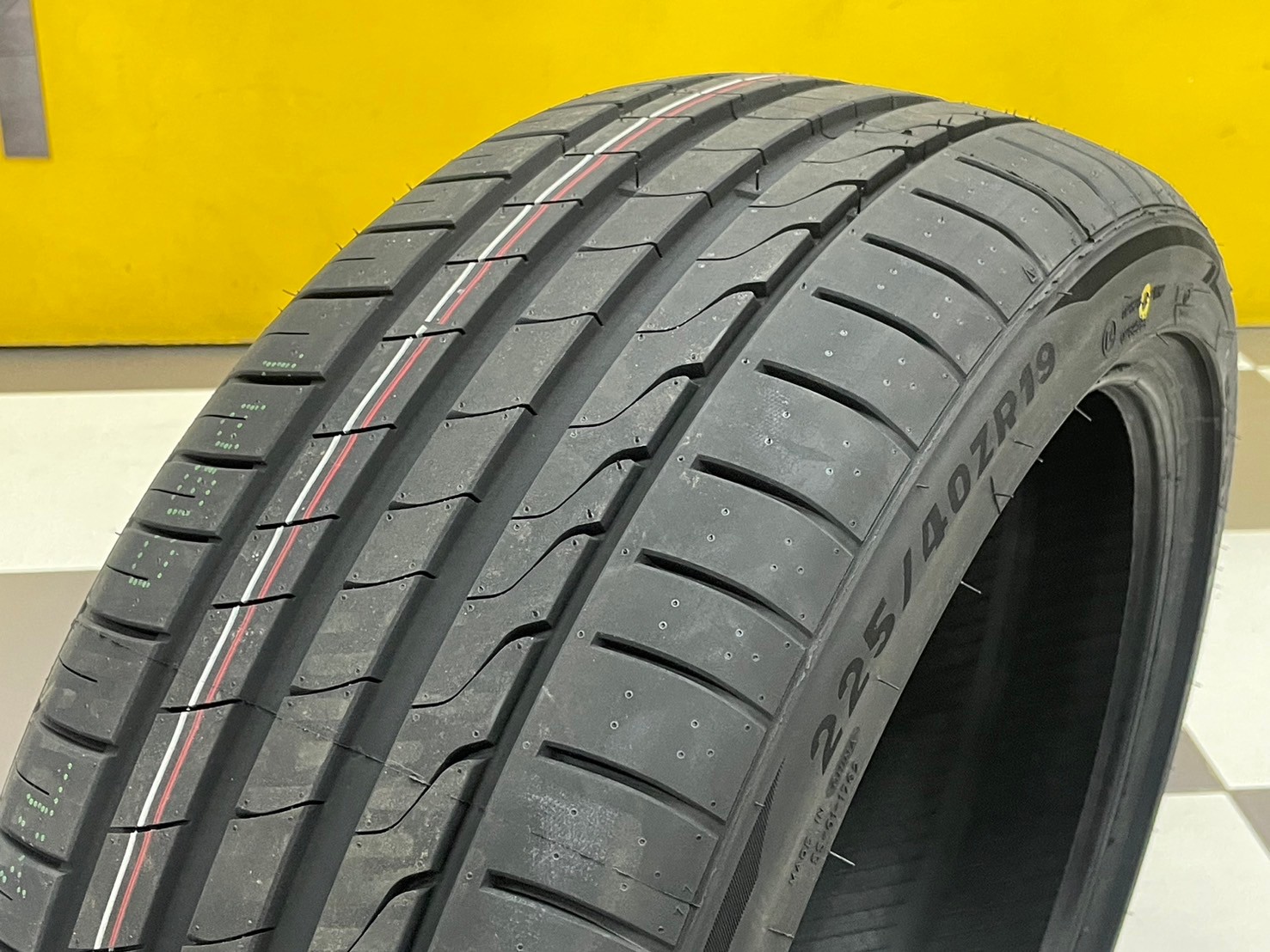 ยาง MINERVA F205 225/40R19 ยางสปอร์ตคุณภาพดี สมรรถนะการขับขี่สูงนุ่มเงียบ ยางใหม่2024