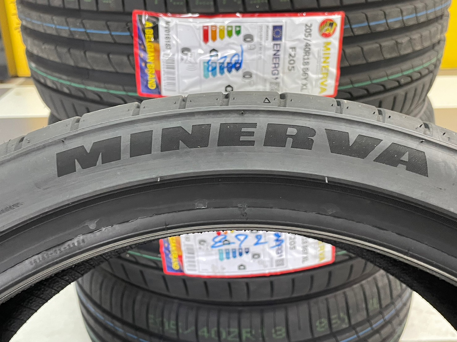ยางMINERVA F205 205/40R18 ยางสปอร์ตคุณภาพดี สมรรถนะการขับขี่สูงนุ่มเงียบ ยางใหม่2023