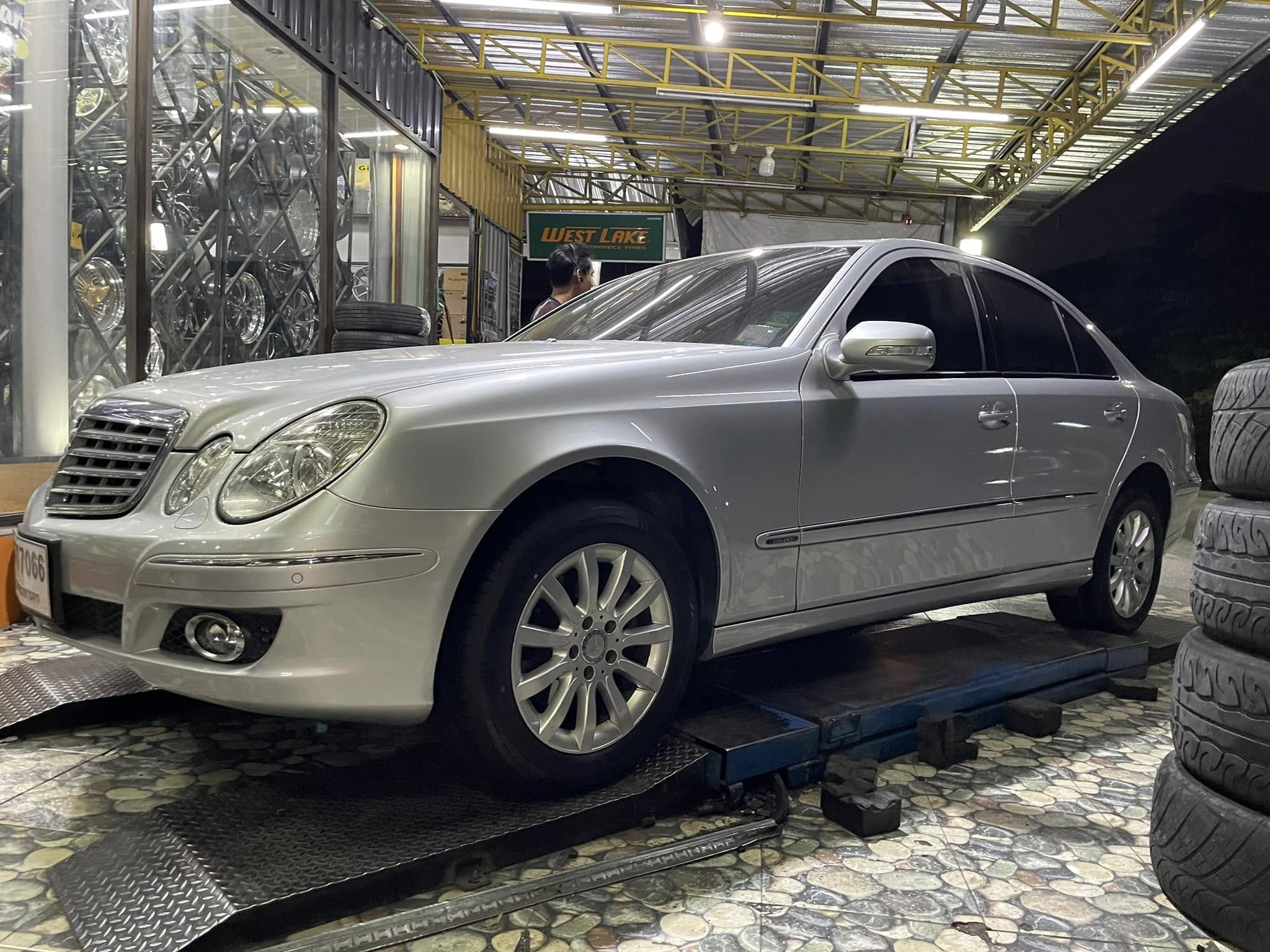 #BENZ_E200🛞 #GITI_SynergyH2_225/55R16