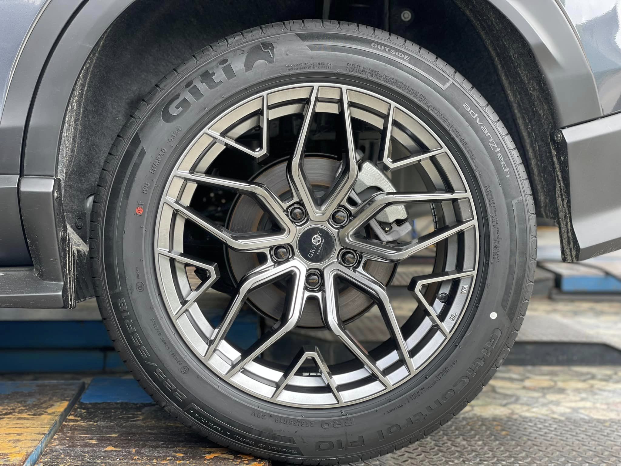 สวยลงตัวราคาเกินคุ้ม #HONDA_HRV🛞 #GITI_CONTROL P10 225/55R18 #ล้อแม็กซ์ใหม่ HOF RACING GRAXY XO1 18X8.5 ET35 5X114.3