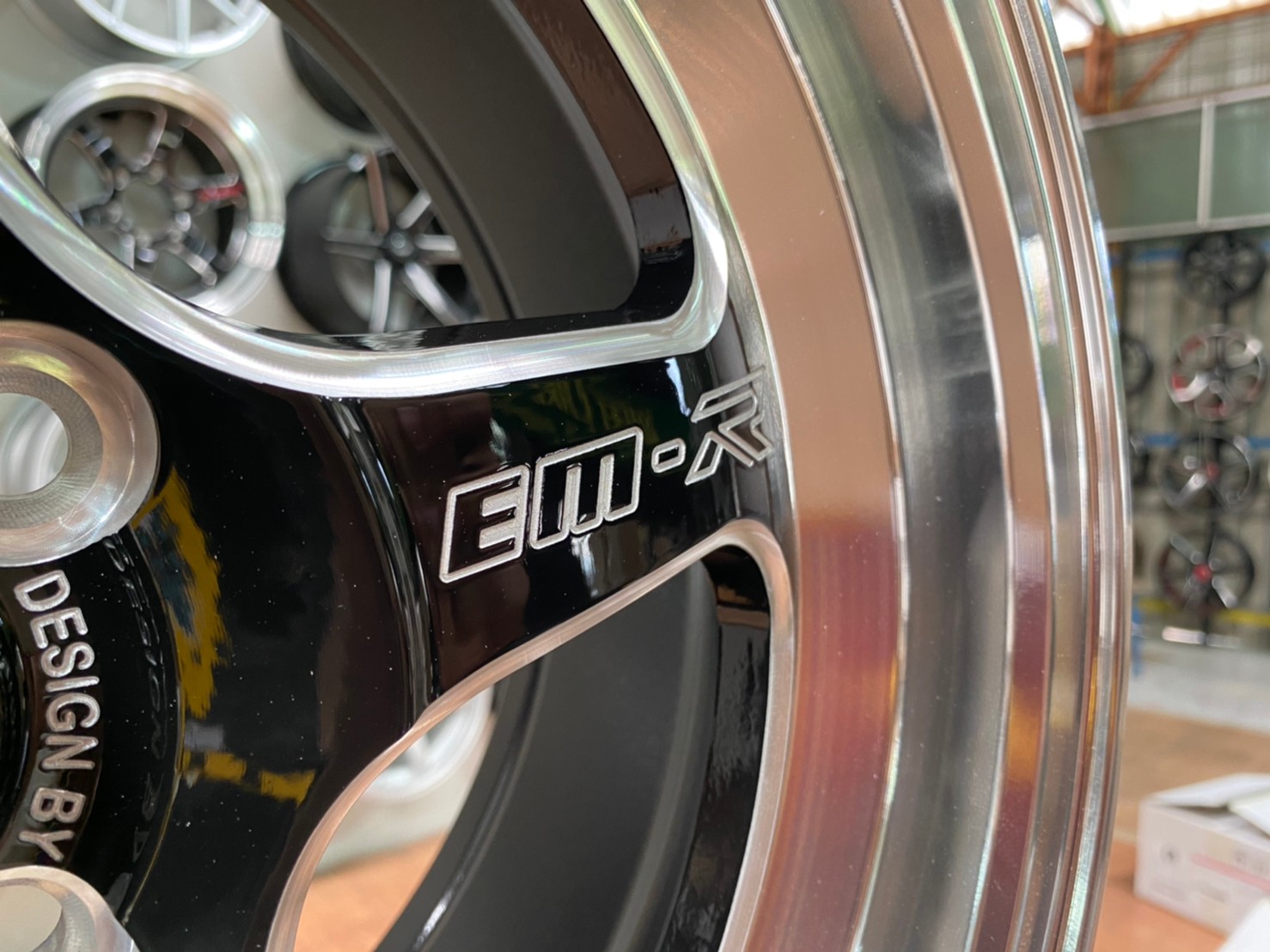 ล้อแม็กซ์ Emotion-R รุ่นW1R ล้อขอบ15 กว้าง7.5 ออฟ35 4รู100 สีดำขอบเงา(BMSP)