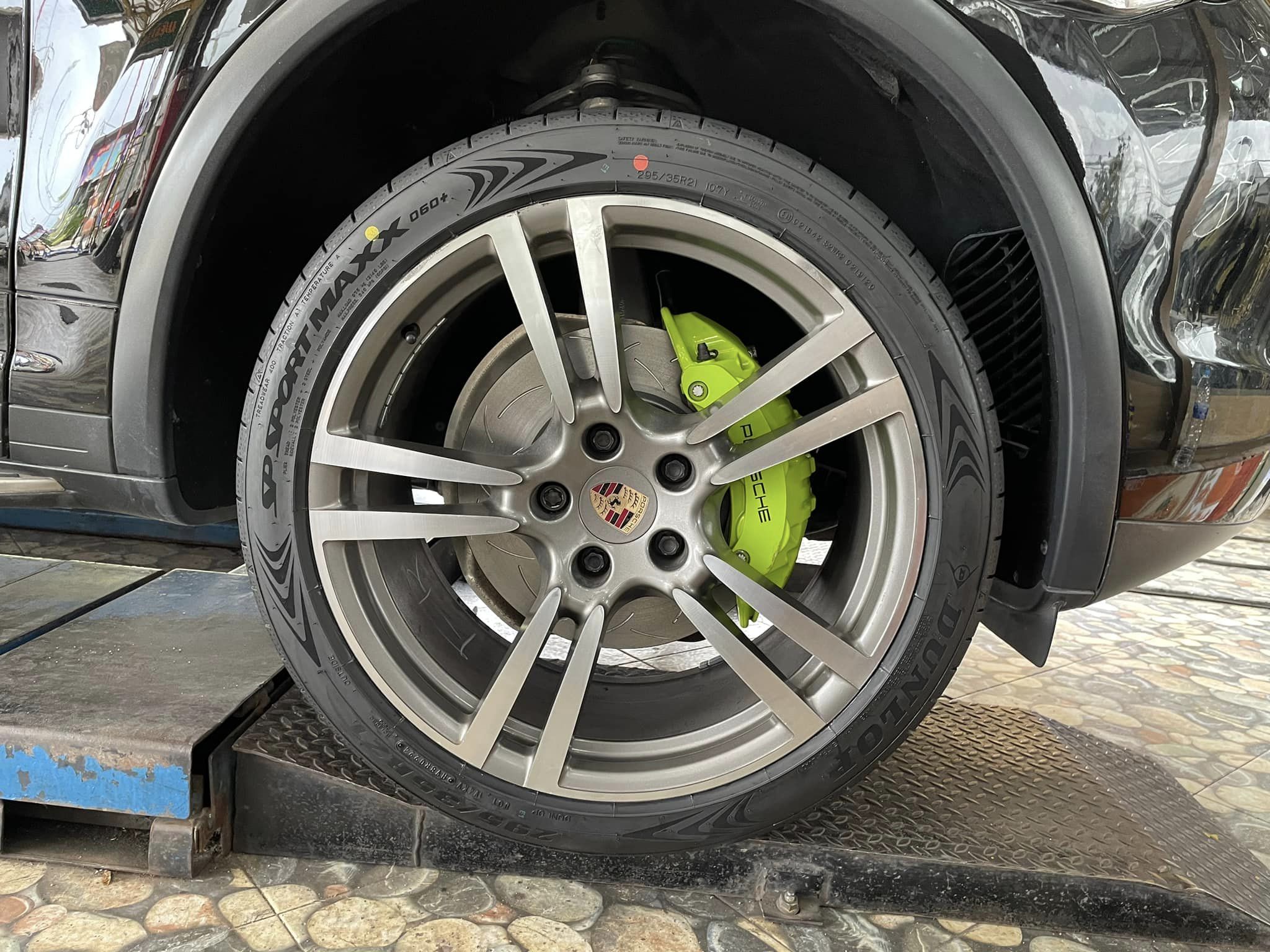 #PORSCHE_CAYENNE🚘❤️💫 🛞🐘#DUNLOP #SP #SPORT #MAXX060+