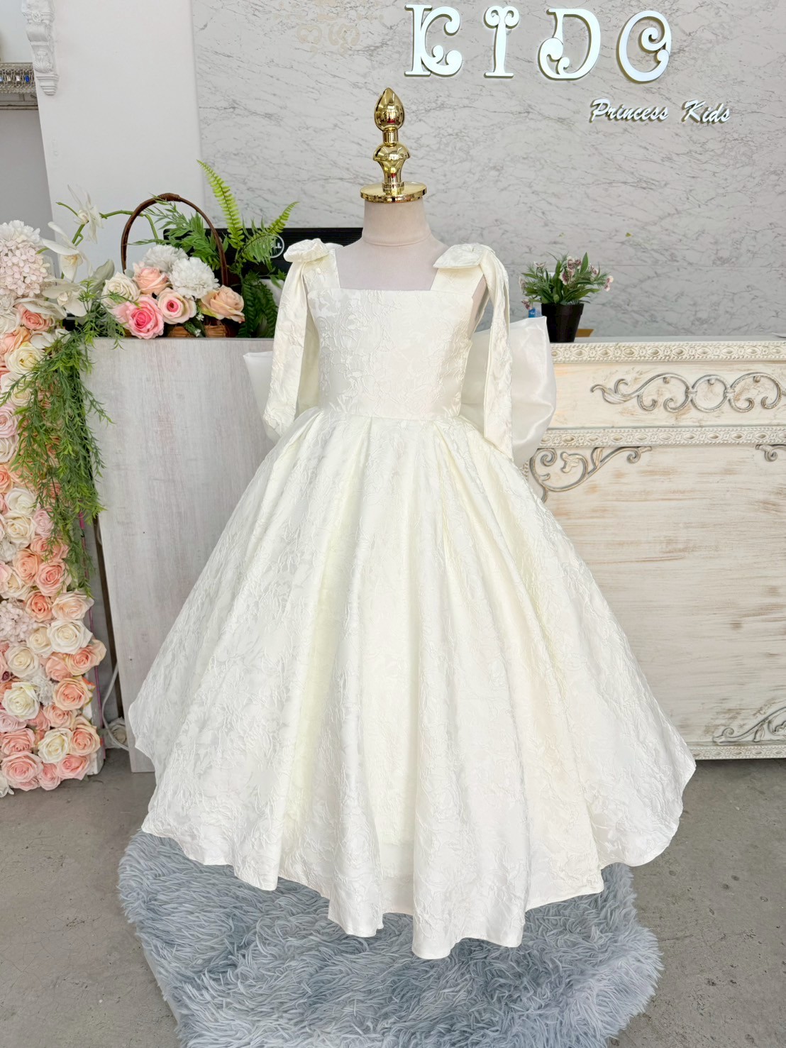 ชุดราตรีเด็ก ชุดเจ้าหญิง (*หน้าร้านอยู่รัชดา*)W19226 สีขาว กระโปรงยาว ไหล่ติดโบว์ คุณหนูสุดสุด