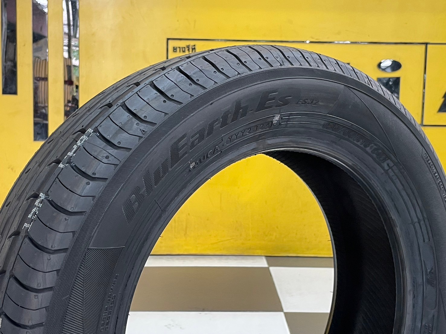 ยางโยโกฮาม่า YOKOHAMA BluEarth ES ES32 185/60R15 ยางใหม่ปี2024