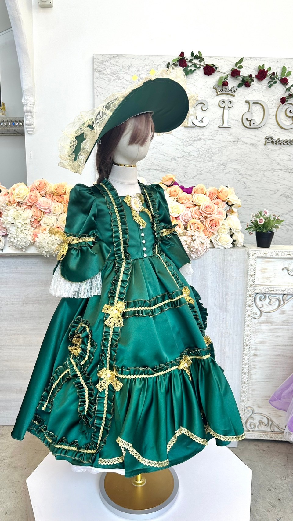 ชุดเดินแบบเด็ก(ร้านอยู่รัชดา ลองได้ถ่ายรูปจากชุดจริง)W18892 สีเขียว ยุควิคตอเรีย กระโปรงยาว