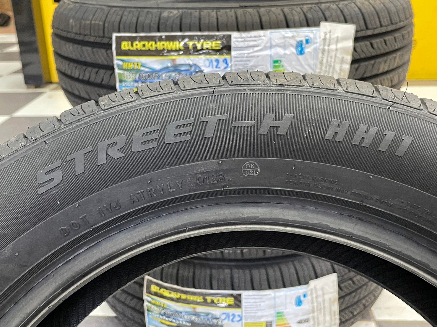 ยางใหม่ #BLACKHAWK HH11 185/60R15 ยางใหม่ปี2023