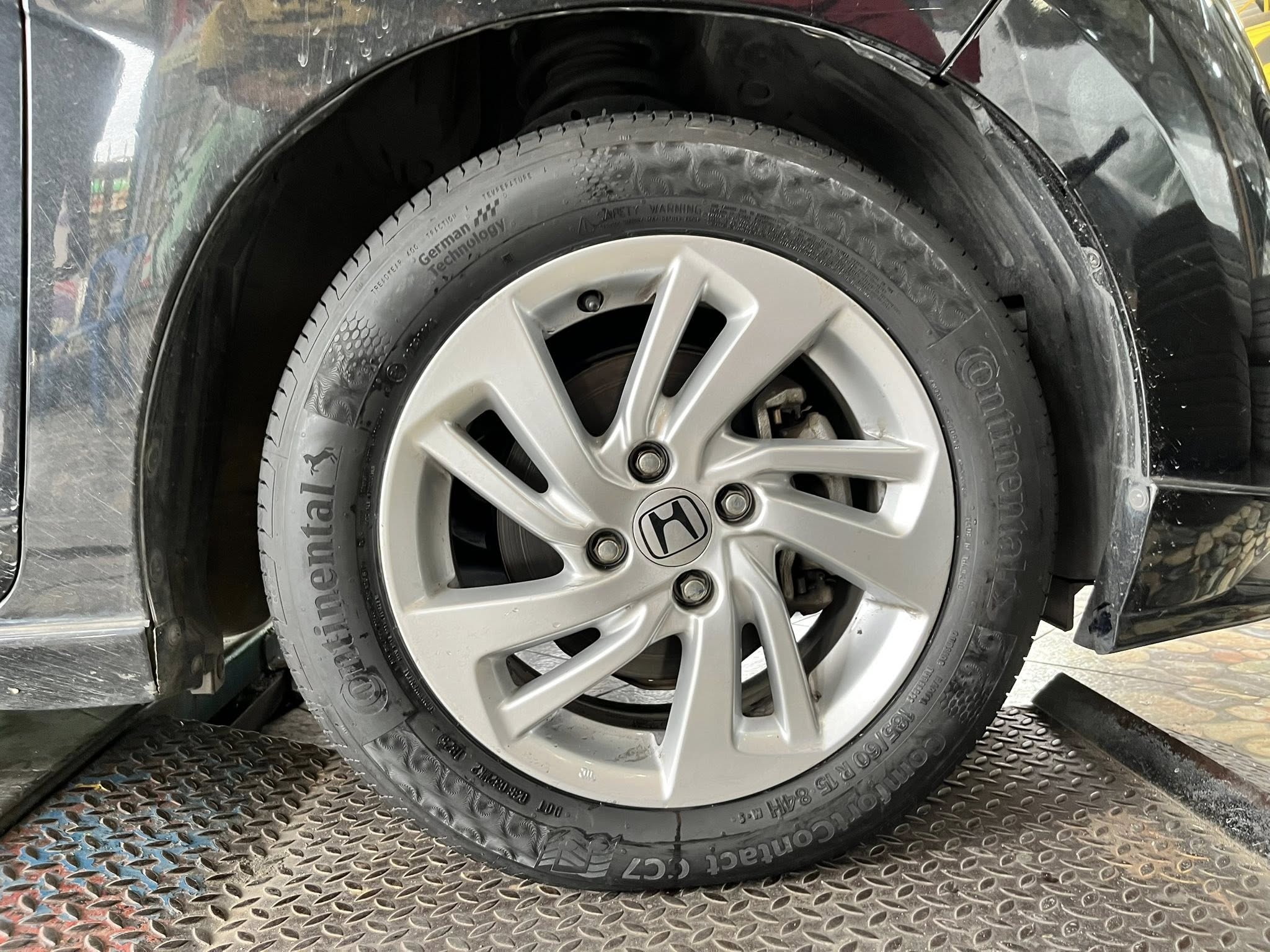 #HONDA_JAZZ🚘เปลี่ยนยาง 🛞🐘#Continental_CC7_185/60R15
