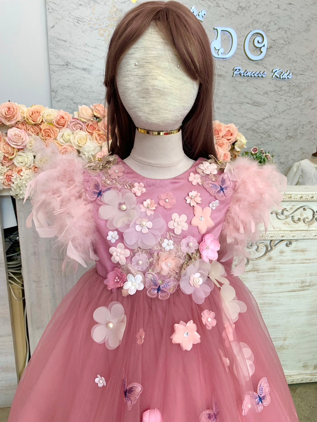 ชุดราตรีเด็ก(หน้าร้านอยู่รัชดา ลองได้ถ่ายรูปจากชุดจริง)W18922 สีชมพู กระโปรงสั้นฟูๆ แขนตั้งฟูๆ น่ารักมากค่ะ