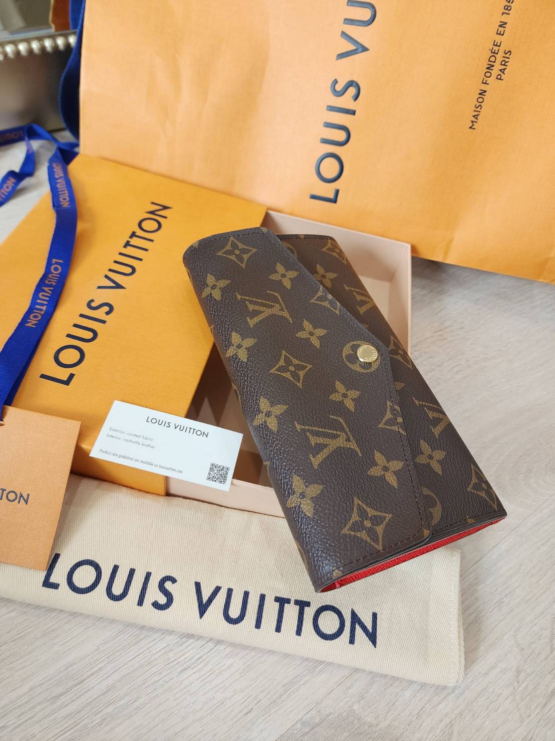 กระเป๋าสตางค์Lv sarah wallet microchip มือสอง