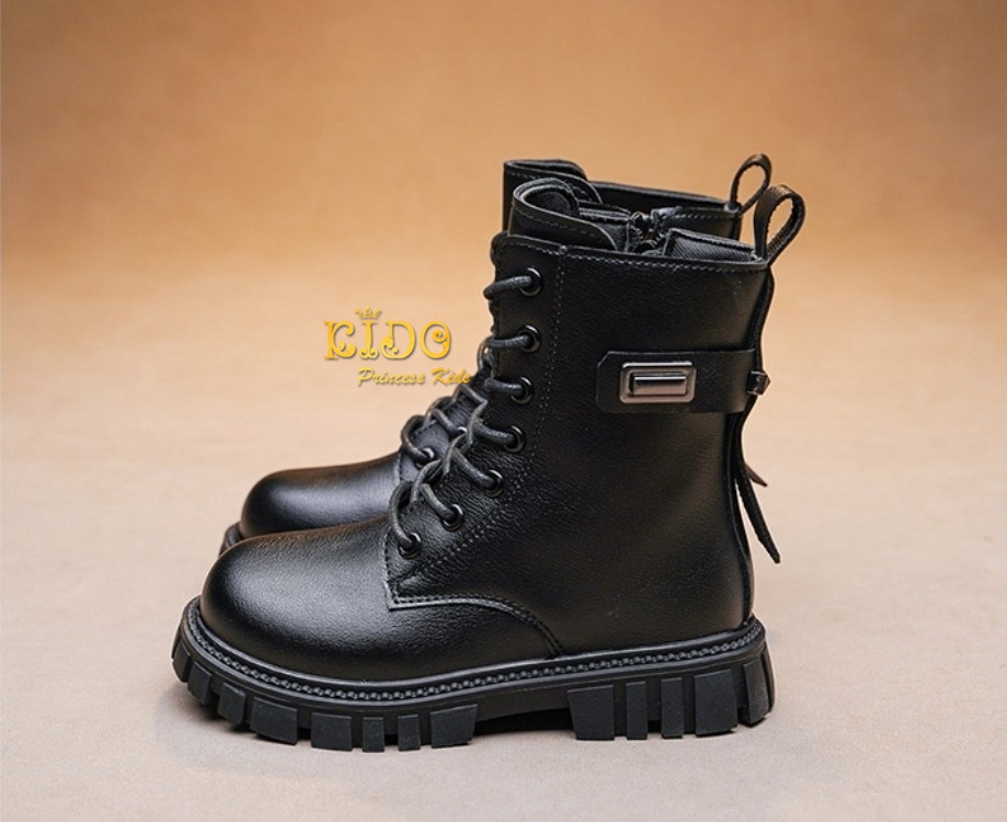 บูทเด็ก(หน้าร้านอยู่รัชดา ลองได้)H166 สีขาว ด้านหน้าร้อยเชือกข้อสั้น แบบเท่ๆ