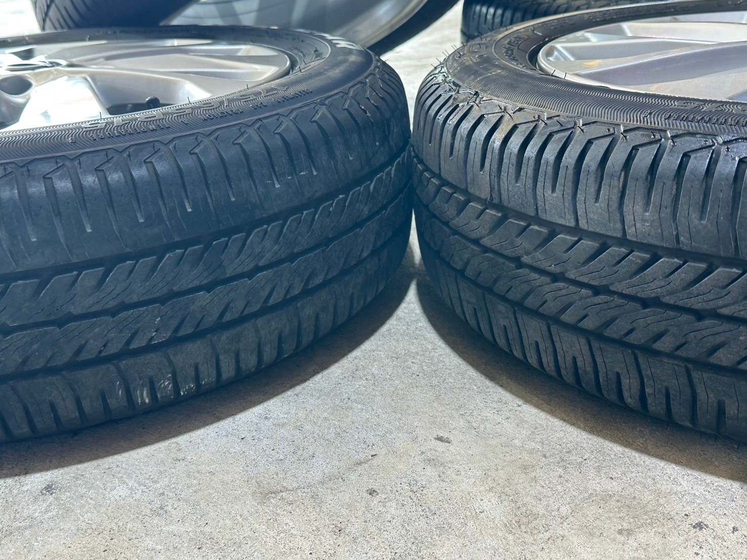 ล้อแม็กซ์ถอดป้ายแดง NISSAN ALMERA 2024 พร้อมยาง Goodyear 175/65R15