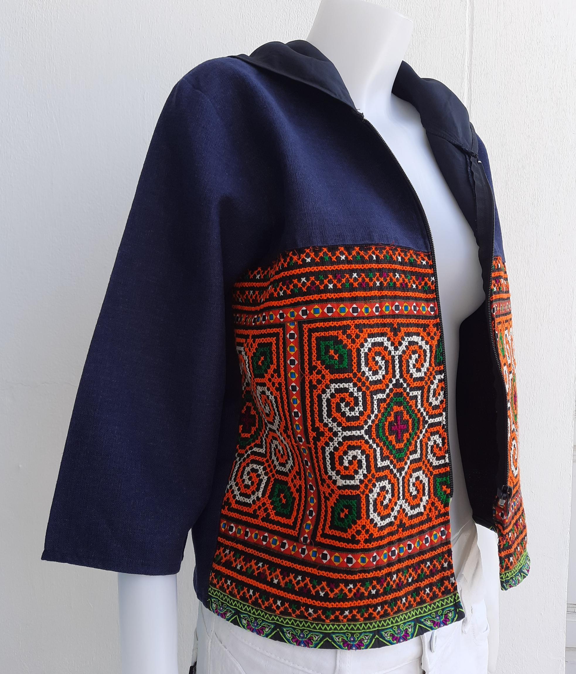 เสื้อฮู้ดผ้าใยกัญชงสีกรม แต่งผ้าปักมือชาวเขา