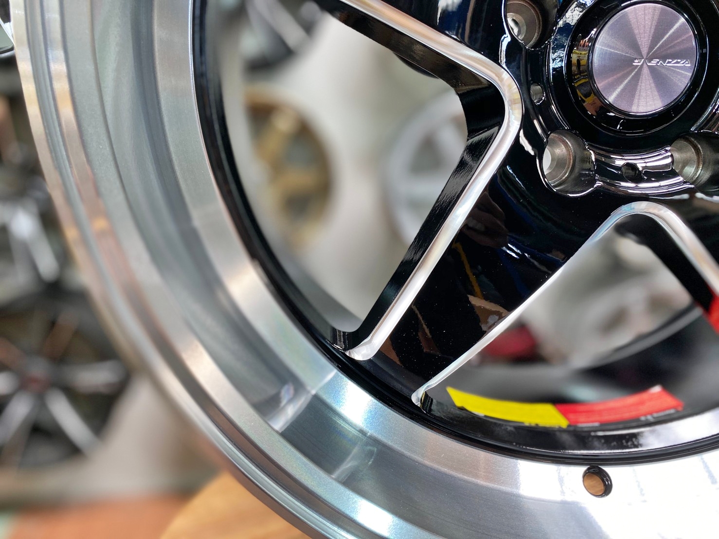 ล้อแม็กเวล Venzza Weld ขอบ18 5รู114 กว้าง9.5 ออฟ30 สีดำขอบกลึงเงา