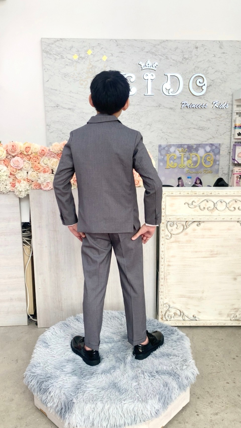 สูทเด็กผู้ชาย(หน้าร้านอยู่รัชดา ลองได้ถ่ายรูปจากชุดจริง)S142เซ็ตสูท5ชิ้นสีเทา เสื้อสูท กั๊ก เสื้อเชิ๊ต หูกระต่าย กางเกงขายาว
