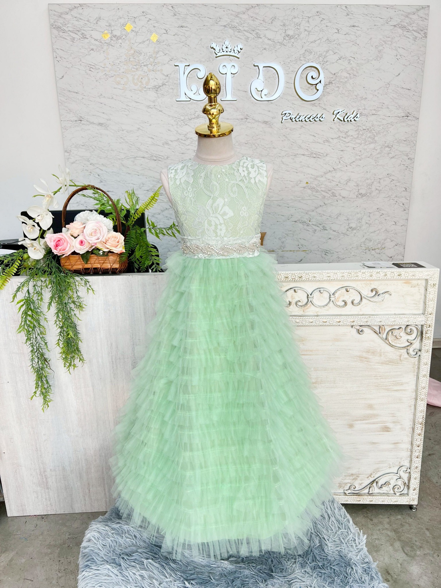 ชุดราตรีเด็ก(หน้าร้านอยู่รัชดา ลองได้ถ่ายรูปเองจากชุดจริง)W19223 สีเขียว กระโปรงยาว แขนสั้น เอวประดับเพชร