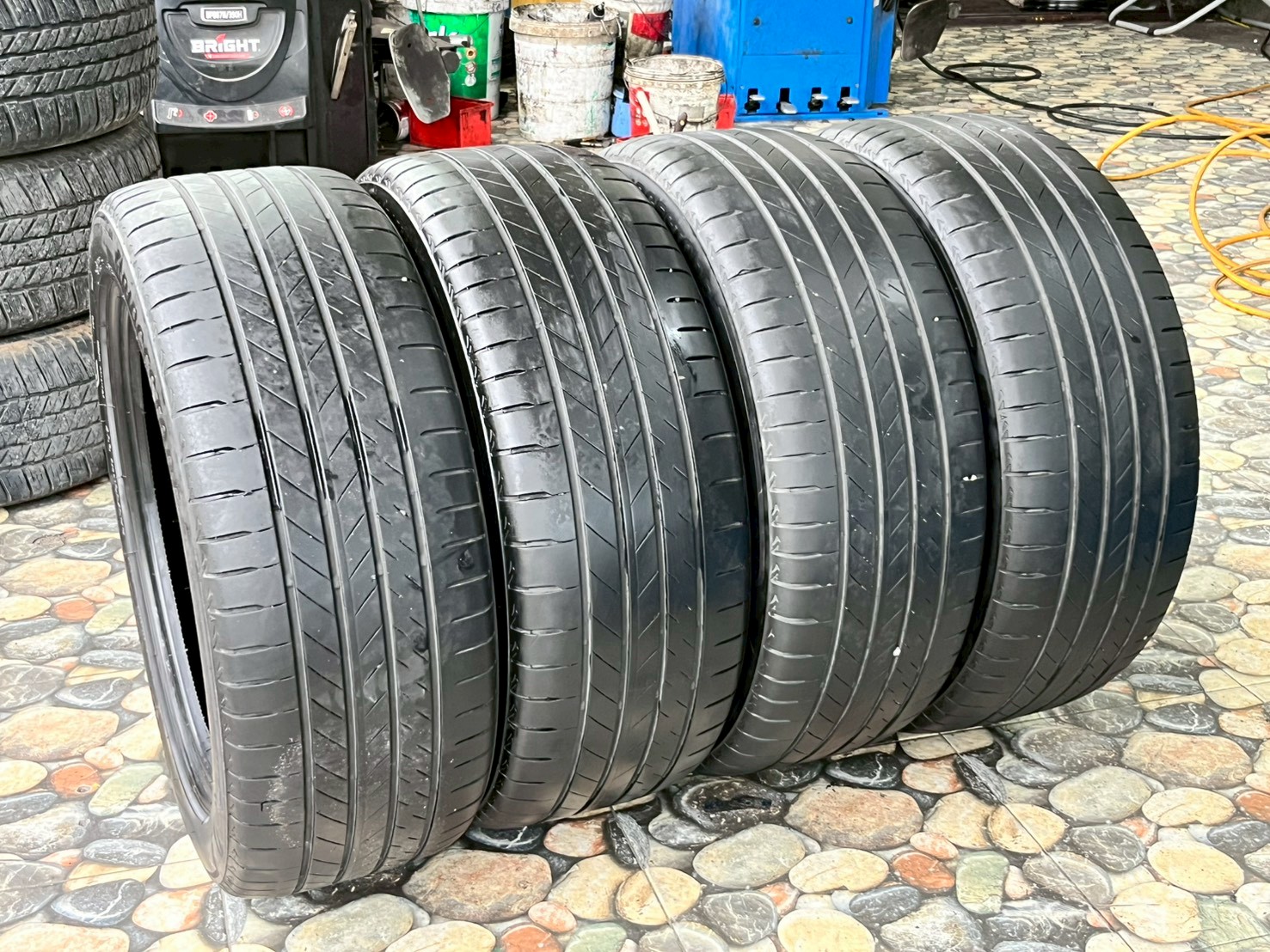 ยางมือสองBRIDGESTONE Alenza001 225/50R18 ยางปี23 สภาพสวยพร้อมใช้งาน