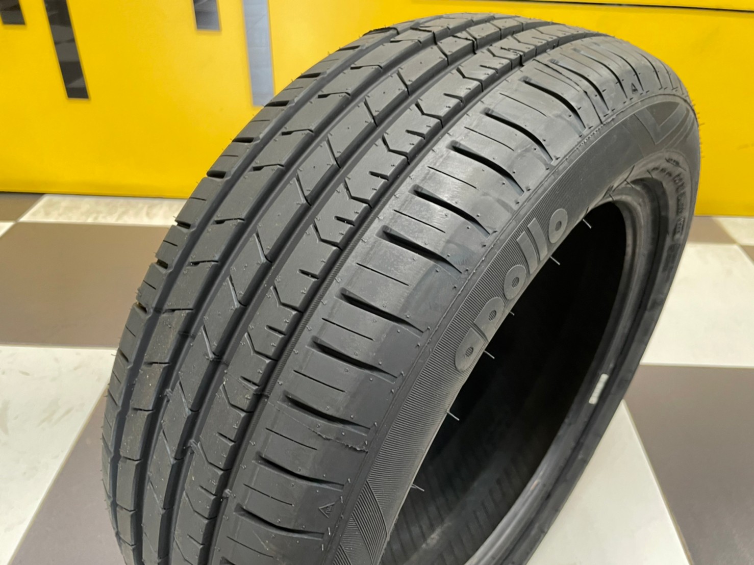 APOLLO Alnac 4G ·195/55R15 ยางใหม่ปี2023