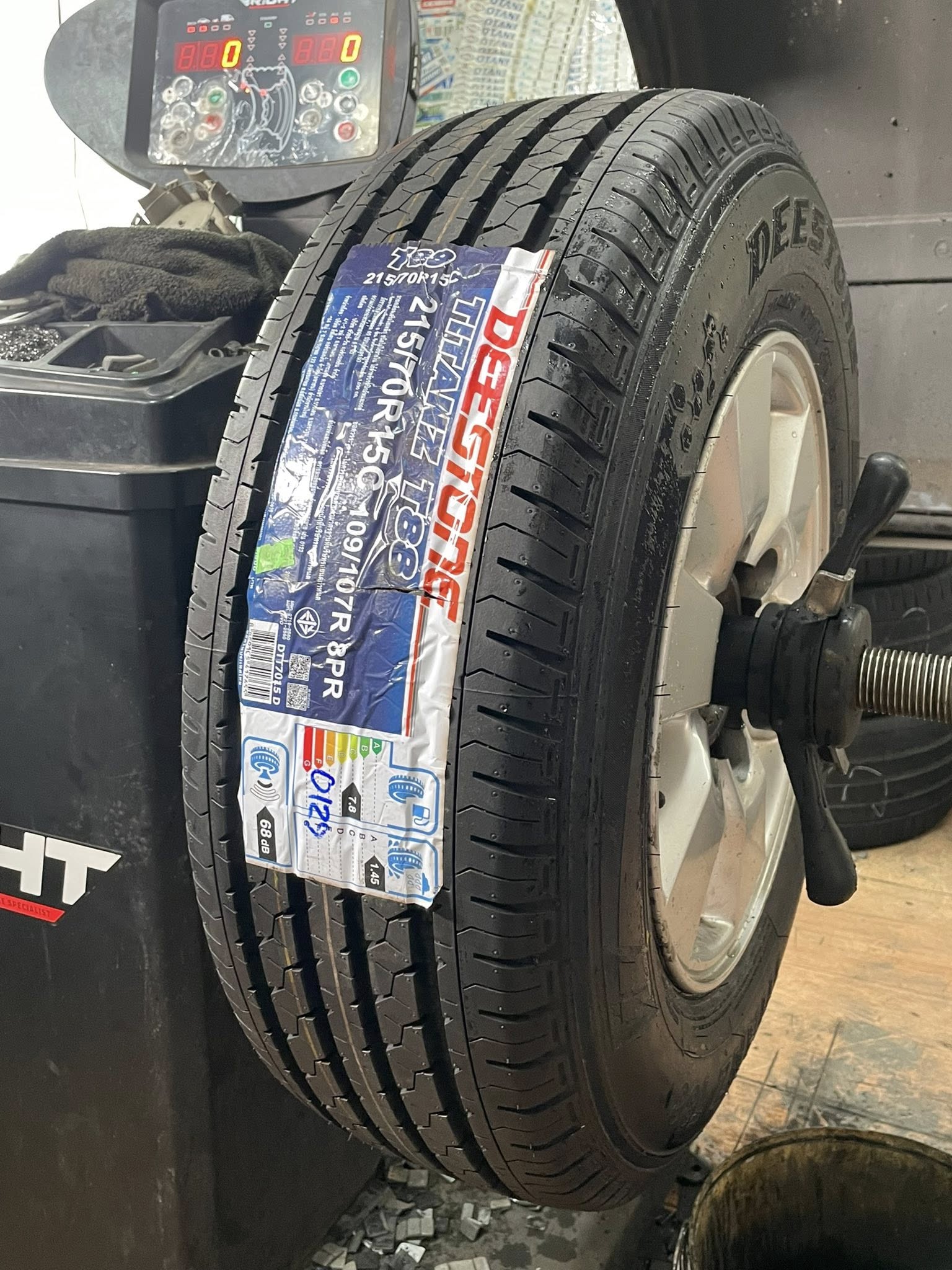 TOYOTA_COMMUTER 🚘เปลี่ยนยาง🛞🐘#DEESTONE_T88_215/70R15
