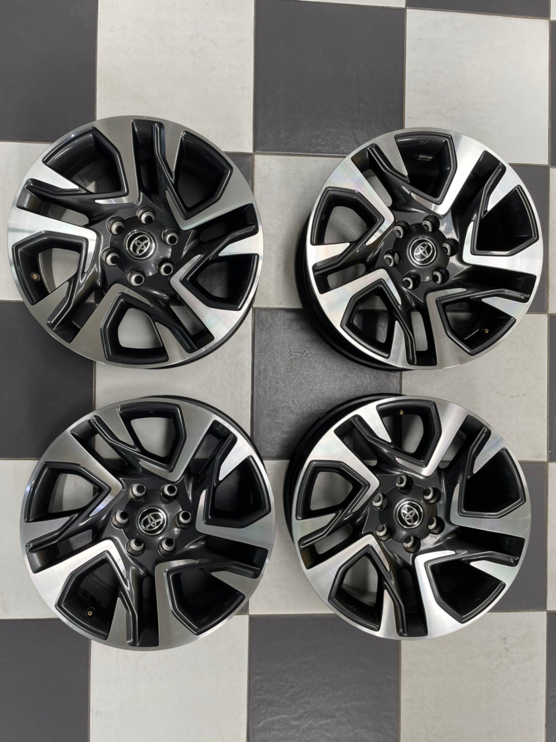 ล้อแม็กซ์ขอบ20 Toyota Fortuner Legender 6รู139 รุ่นใหม่ล่าสุด สภาพใหม่สวย