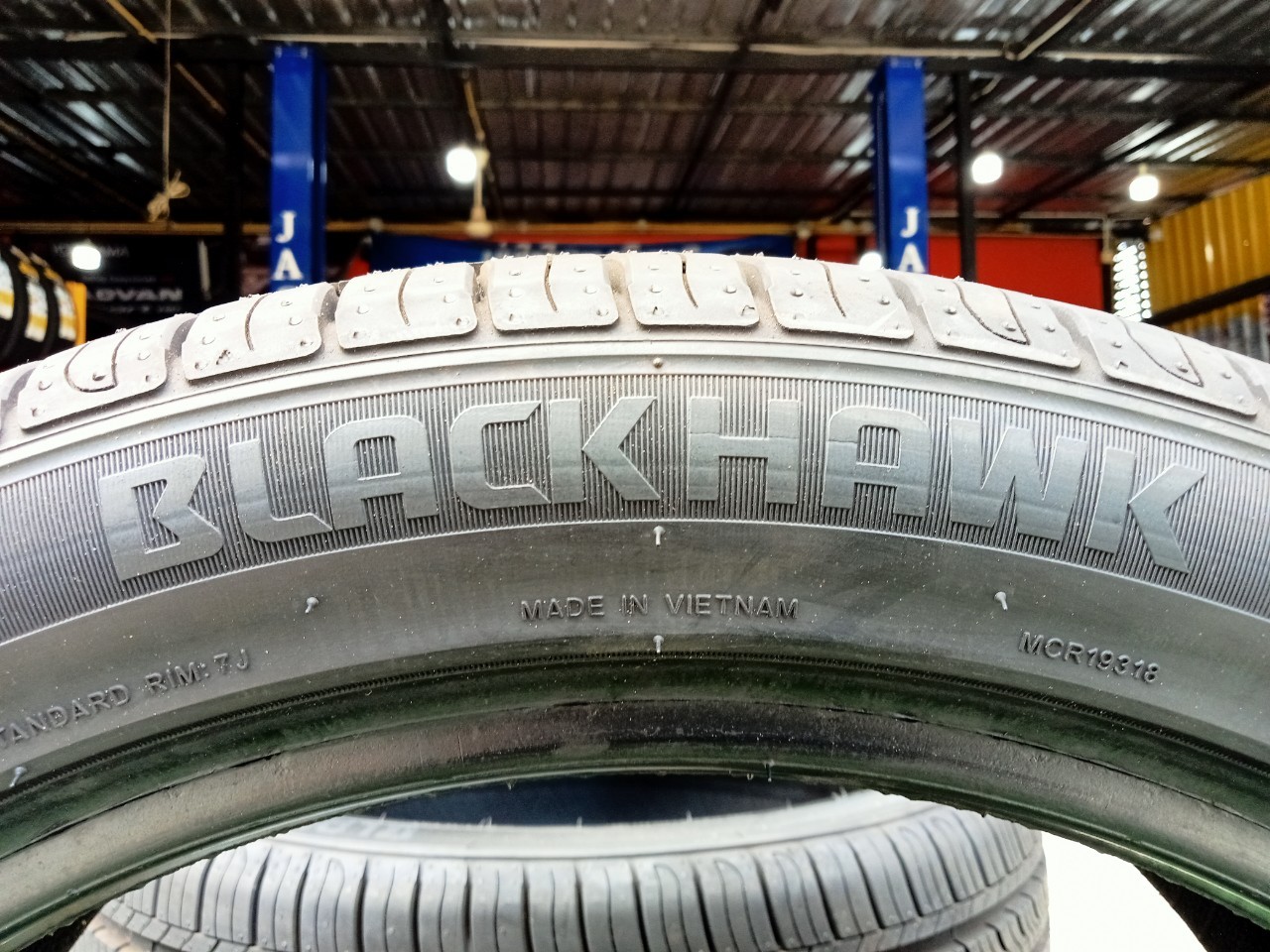💥💥#BLACKHAWK HH11 215/45R17 ยางใหม่ปี2022💥ราคาลดพิเศษพร้อมใส่ถ่วงฟรี