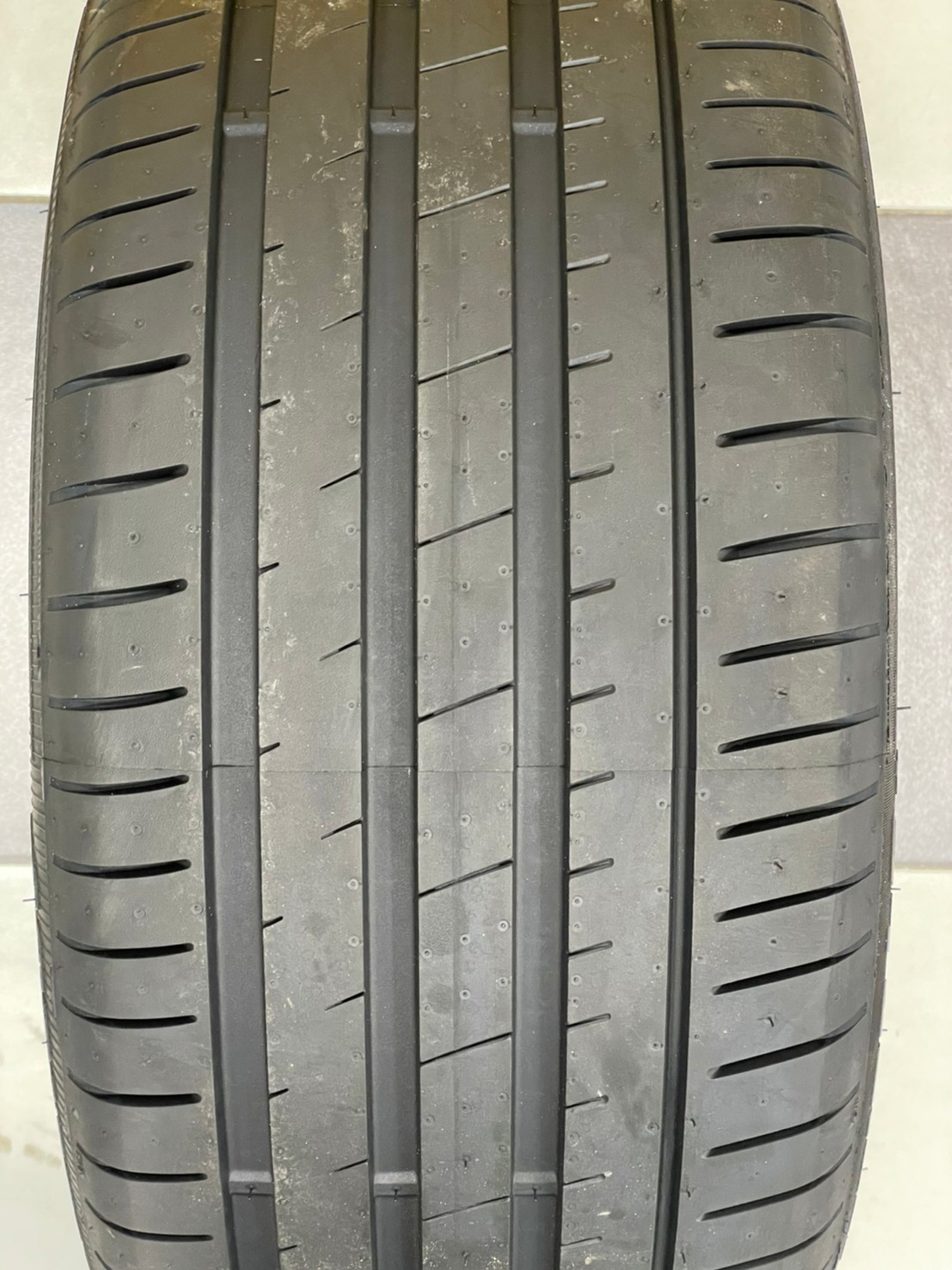 235/40R18 Apollo Aspire 4G+ ยางใหม่ปี2023