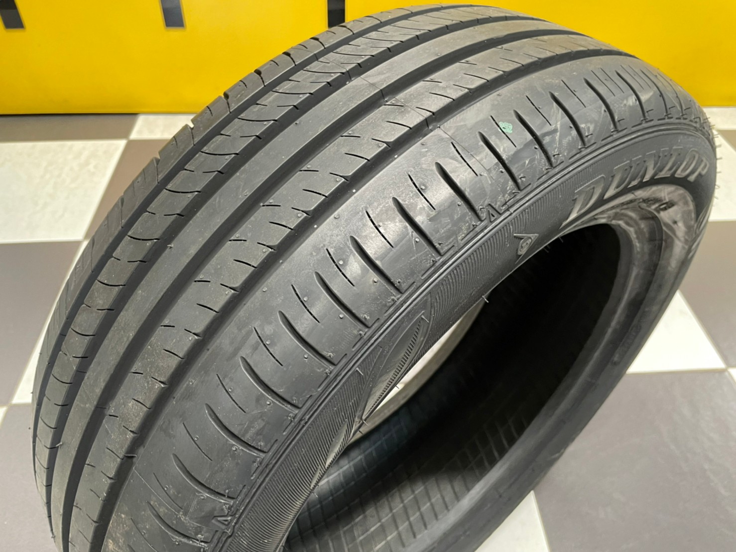 Dunlop Enasave EC300+ 215/55R17 ยางใหม่ปี2022