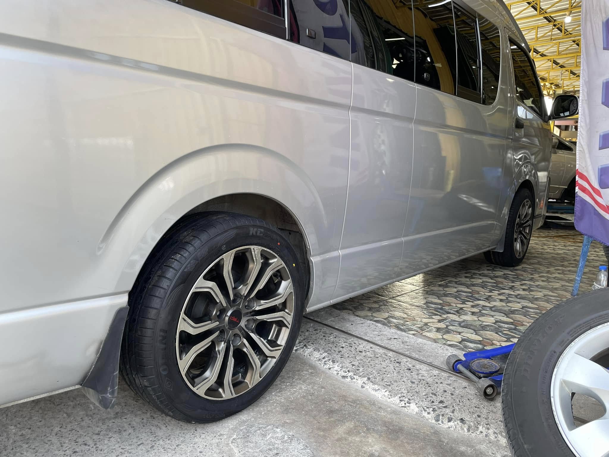 🚘 #TOYOTA_COMMUTER เปลี่ยนยาง #OTANI #KC2000 225/50R18