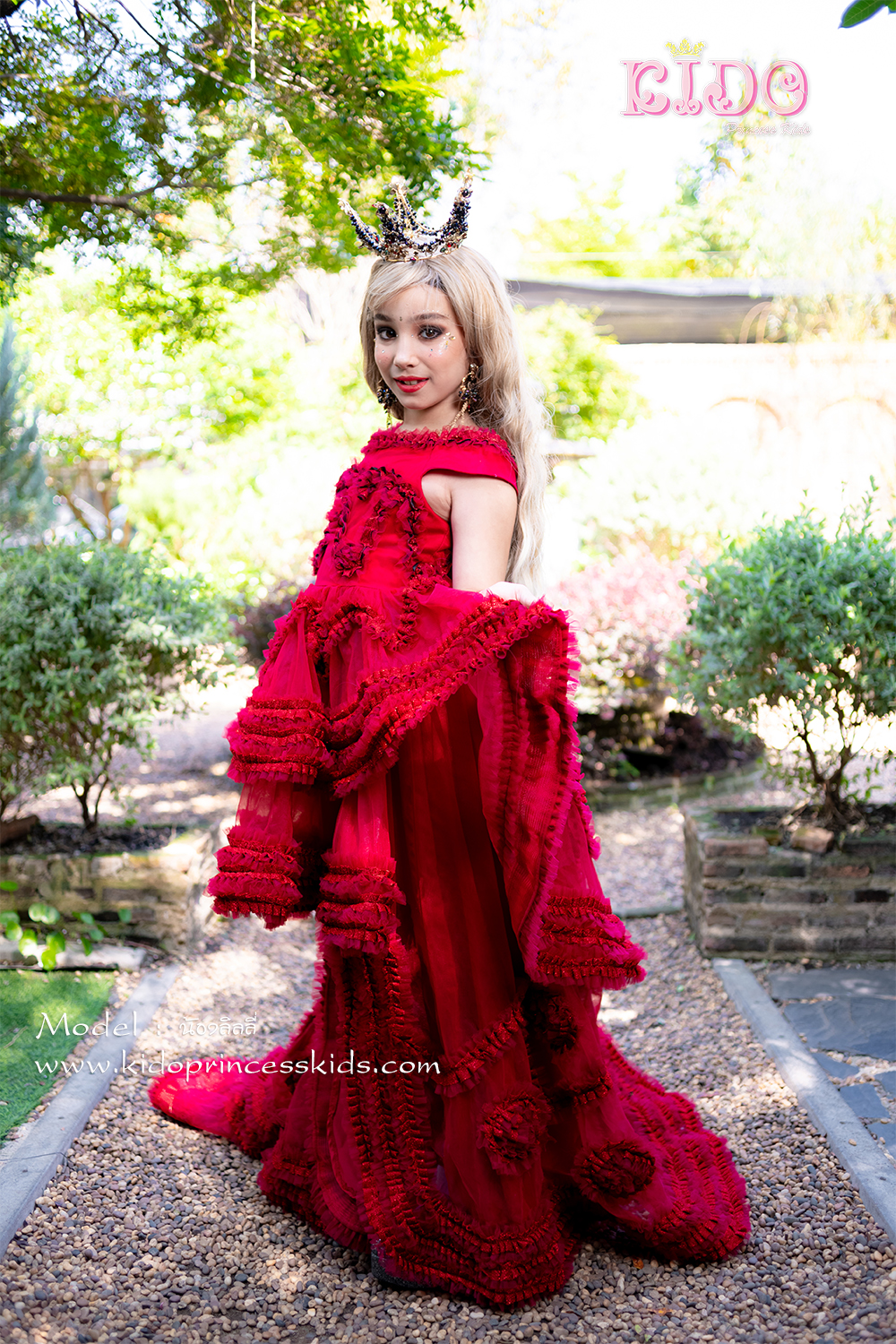 เช่าชุดเด็ก*มีหน้าร้านอยู่รัชดา ลองได้ เปลี่ยนได้ ถ่ายรูปเองจากสินค้าจริง*W18206 ชุดเดินแบบเด็กสีแดงเน้นความหรูที่การตกแต่งด้วยการนำผ้ามาจับจีบระบายแต่งเป็นลวดลายในชุด กระโปรงทรงหน้าสั้นหลังยาวดูเปรี้ยวแบบมีสไตล์ มีแขน