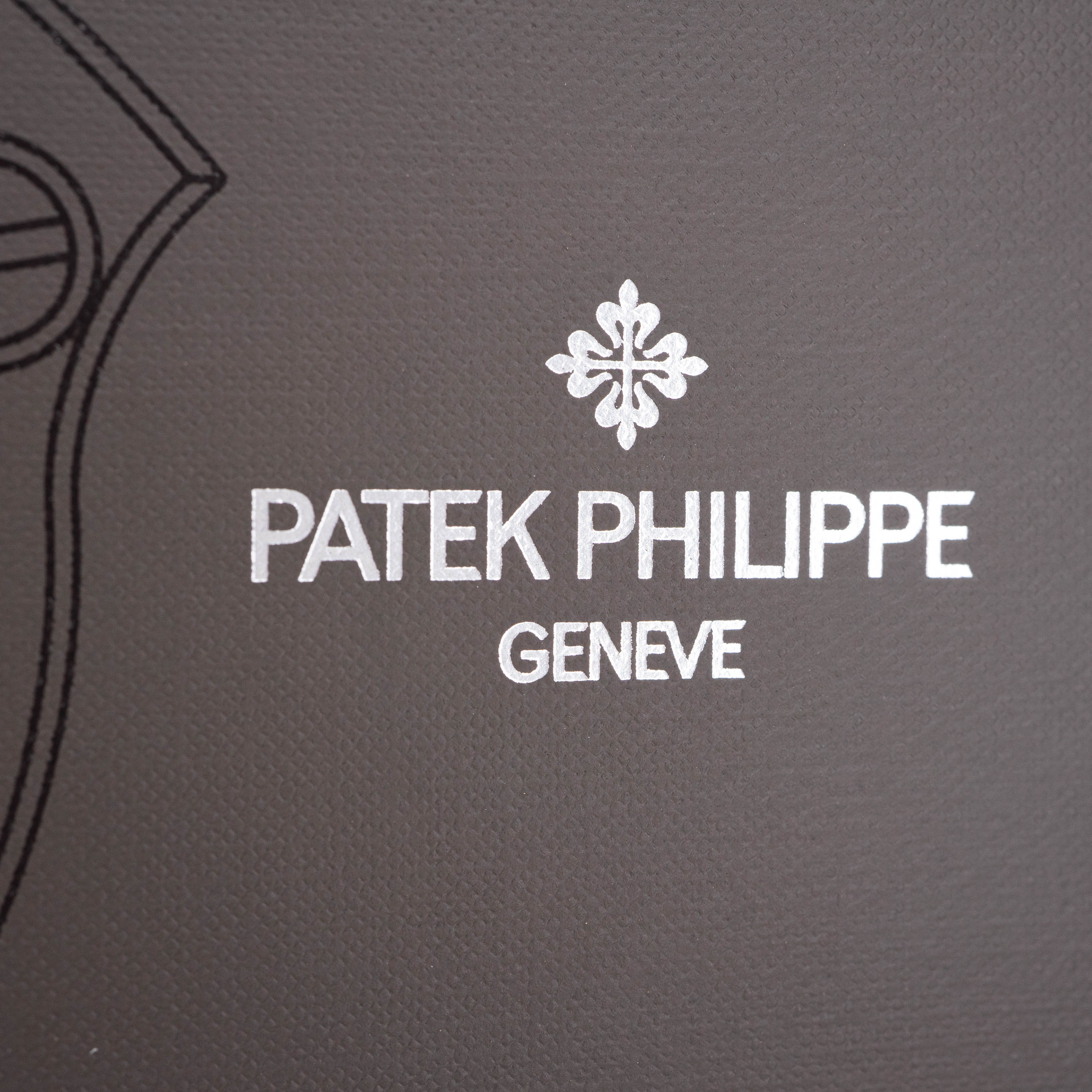 กระดุมข้อมือ Patek Philippe Calatrava Cross Cuff Links. Calatrava Cross decoration, guilloched outer ring. ทองขาว18K Ref.205.9089G-001 (Used) +กล่องและถุงผ้า